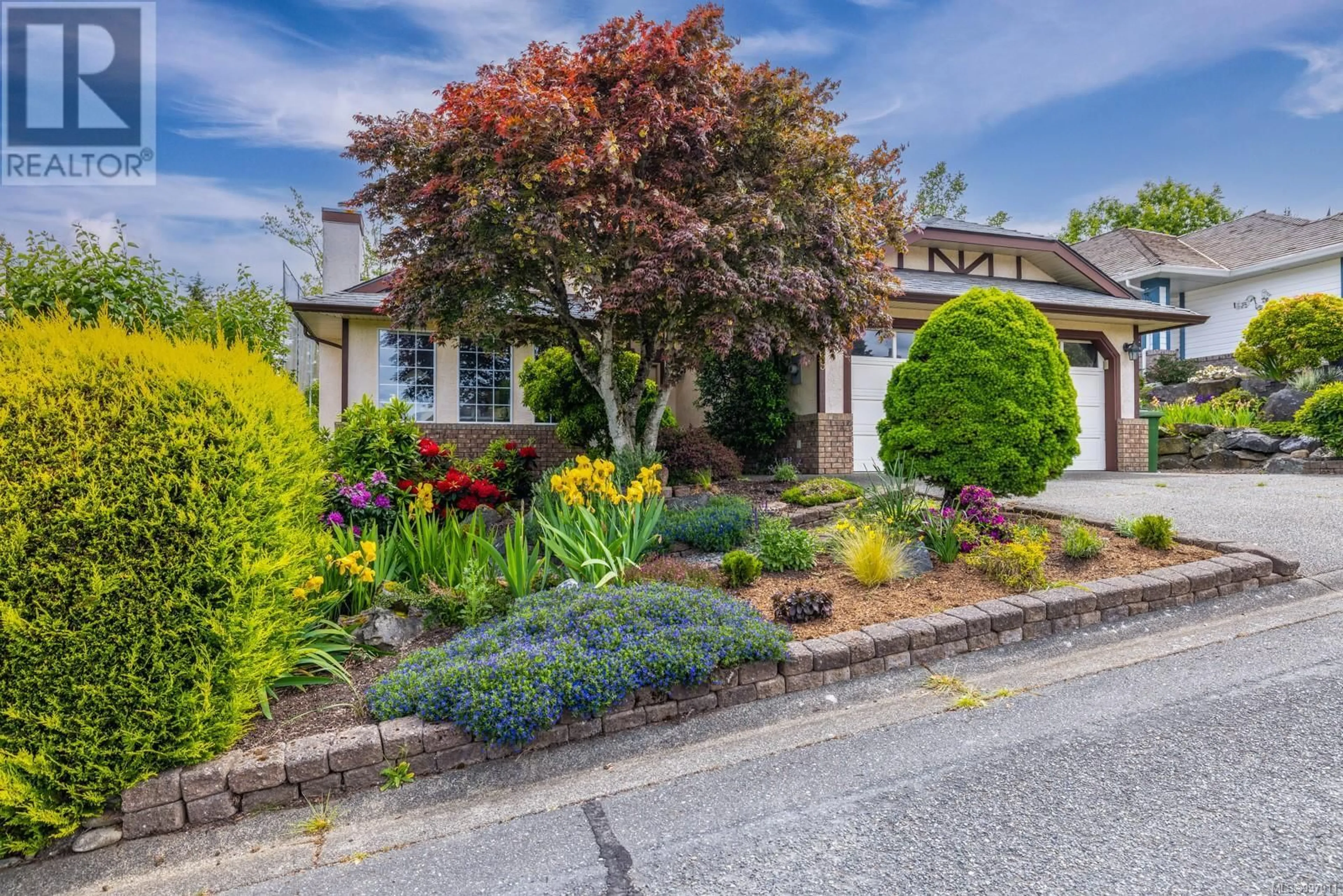 A pic from outside/outdoor area/front of a property/back of a property/a pic from drone, street for 809 COUNTRY CLUB DRIVE, Cobble Hill British Columbia V0R1L1