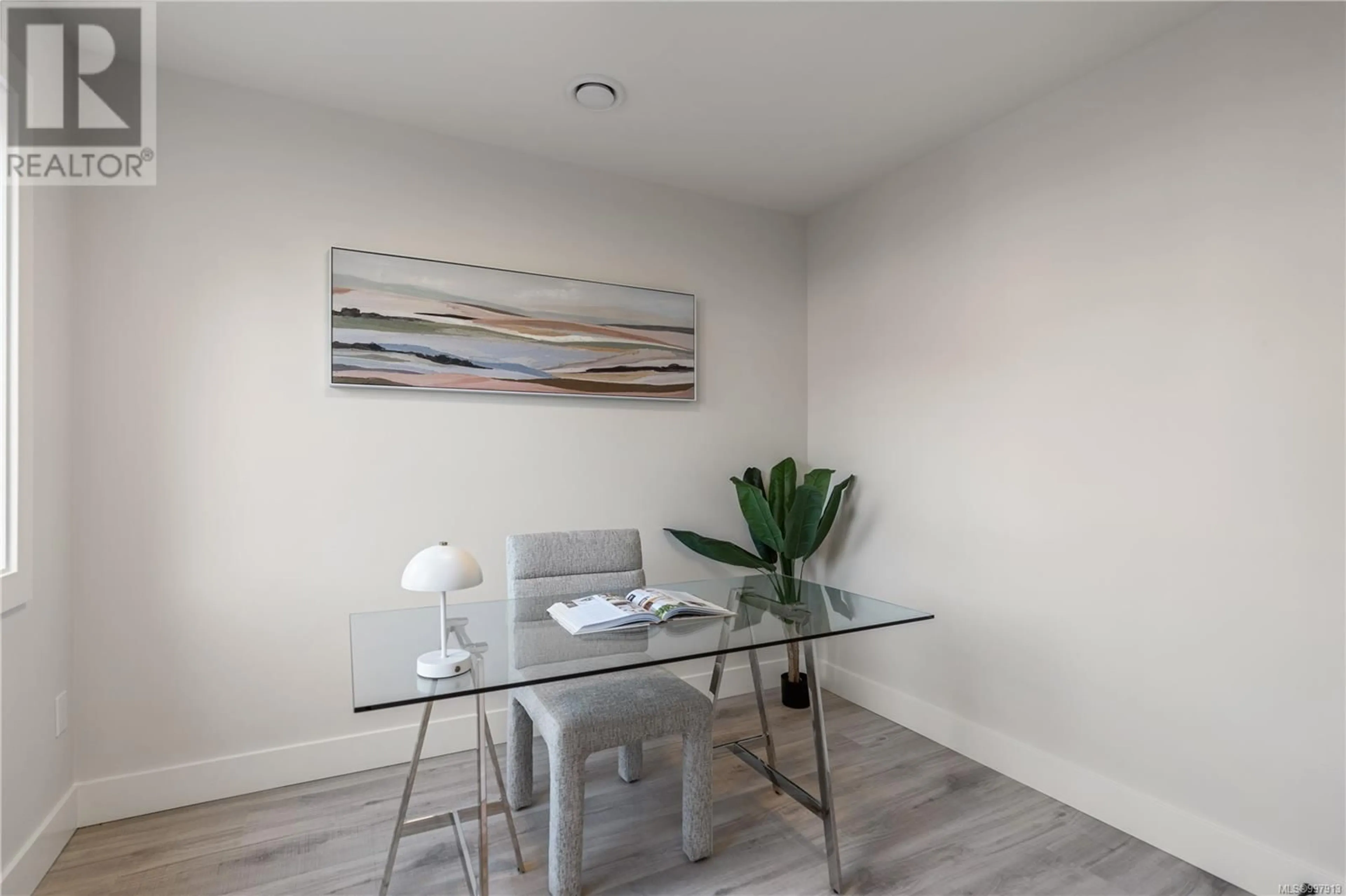 A pic of a room for 4 - 910 OLD ESQUIMALT ROAD, Esquimalt British Columbia V9A4X3