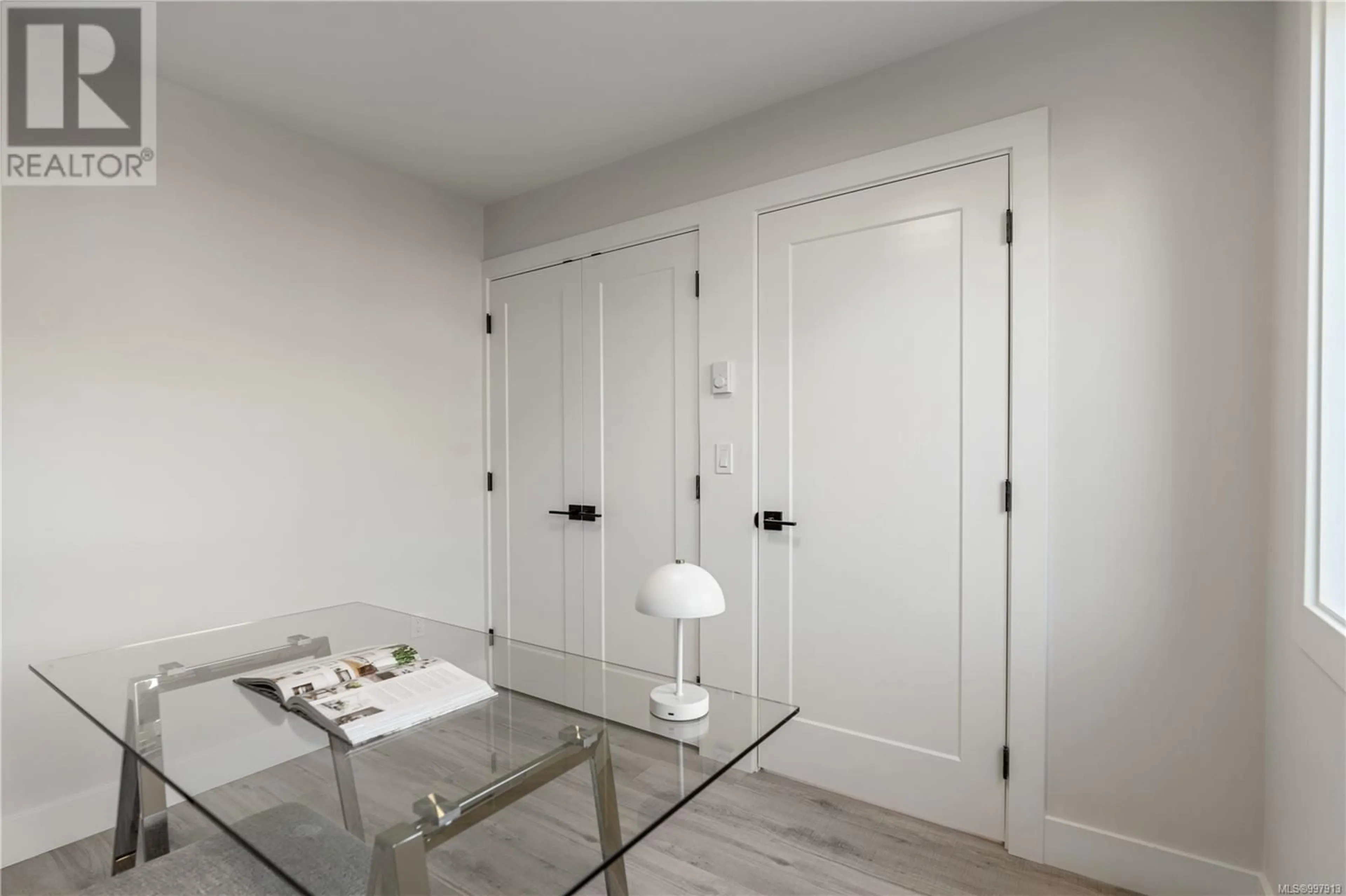 A pic of a room for 4 - 910 OLD ESQUIMALT ROAD, Esquimalt British Columbia V9A4X3