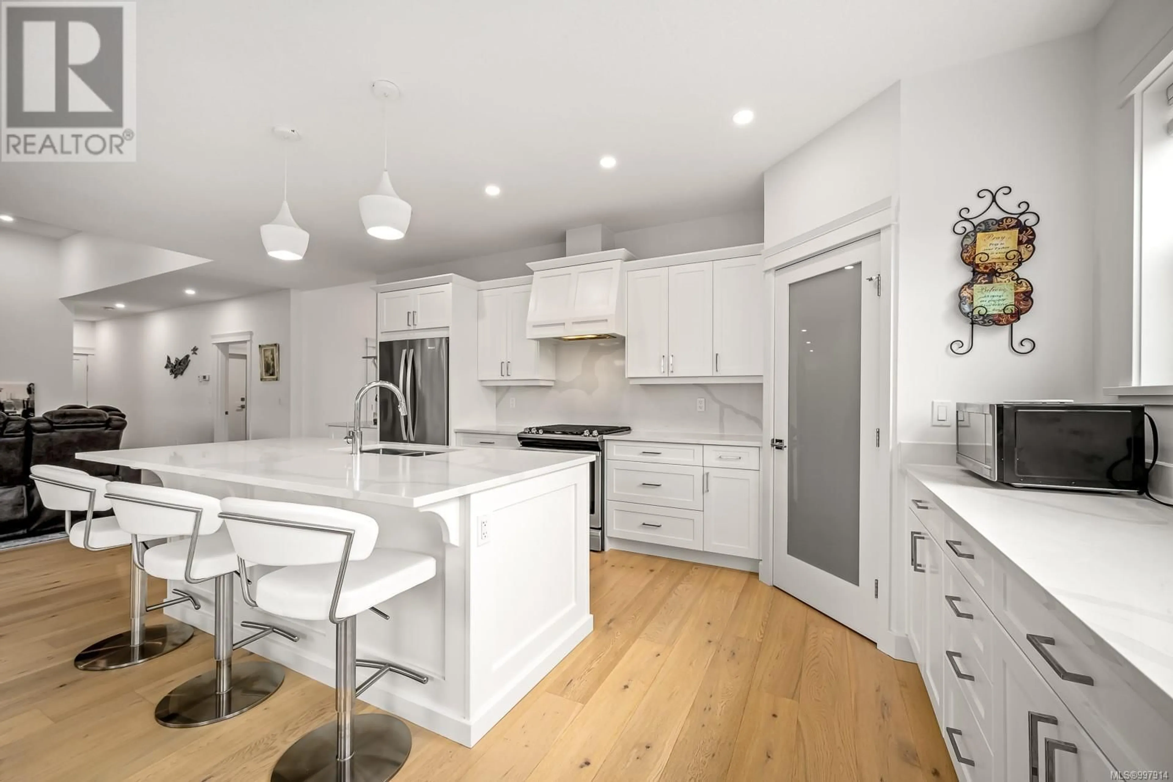 Contemporary kitchen, unknown for 3408 HARBOURVIEW BOULEVARD, Courtenay British Columbia V9N0B5