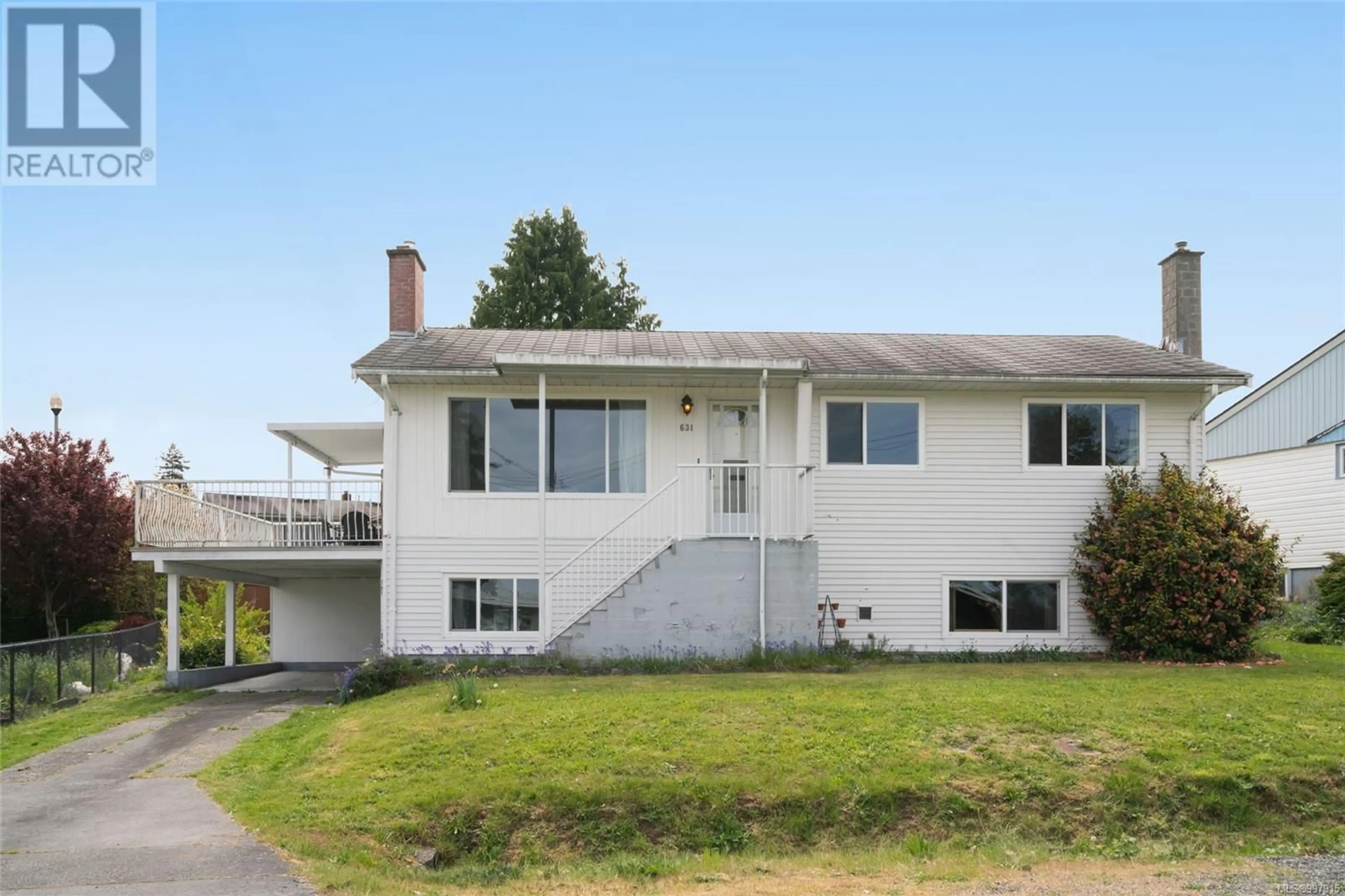 Home with vinyl exterior material, street for 631 HAWKINS STREET, Nanaimo British Columbia V9S2V5