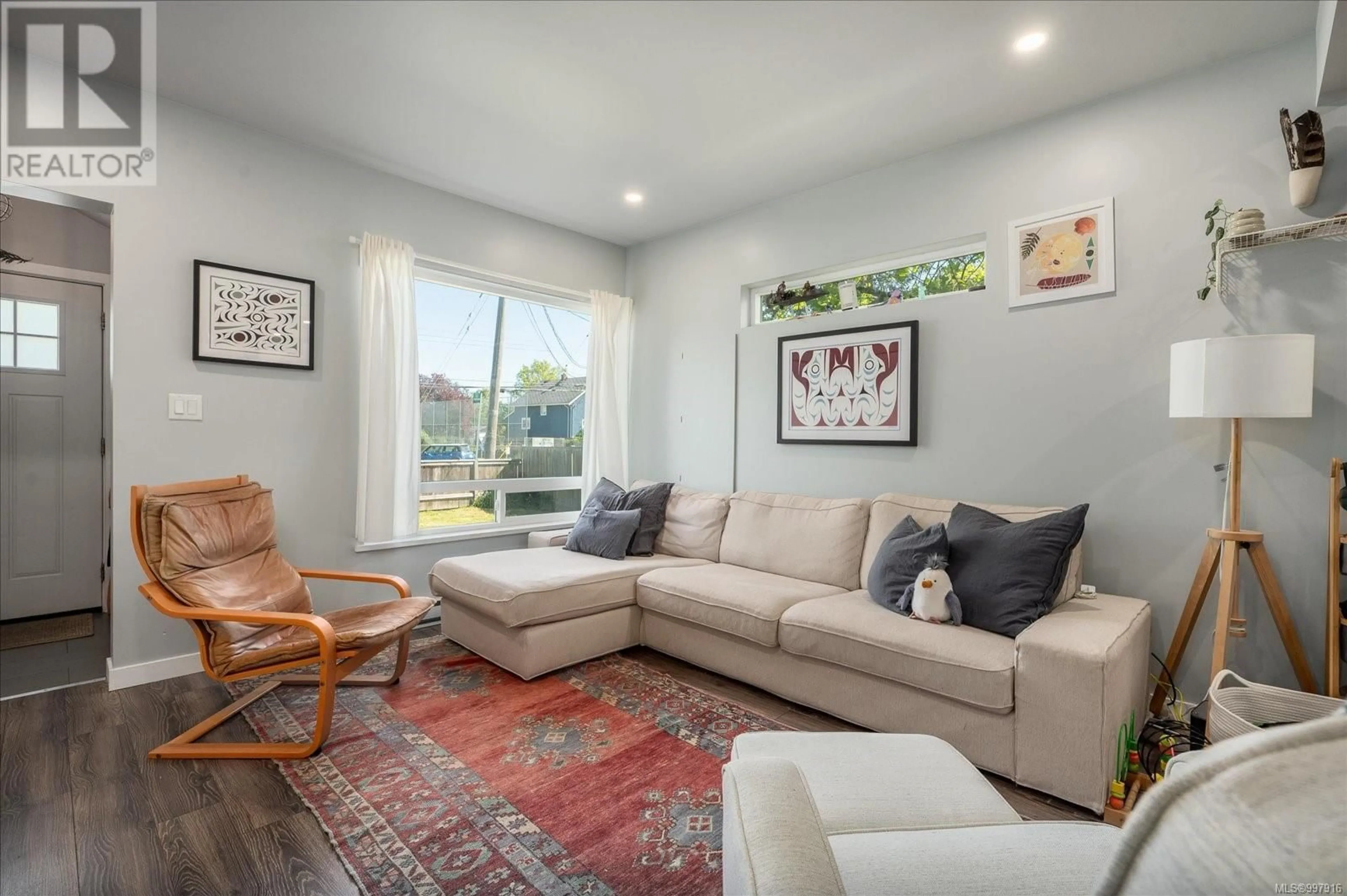 Living room with furniture, unknown for 545 SEVENTH STREET, Nanaimo British Columbia V9R1E9