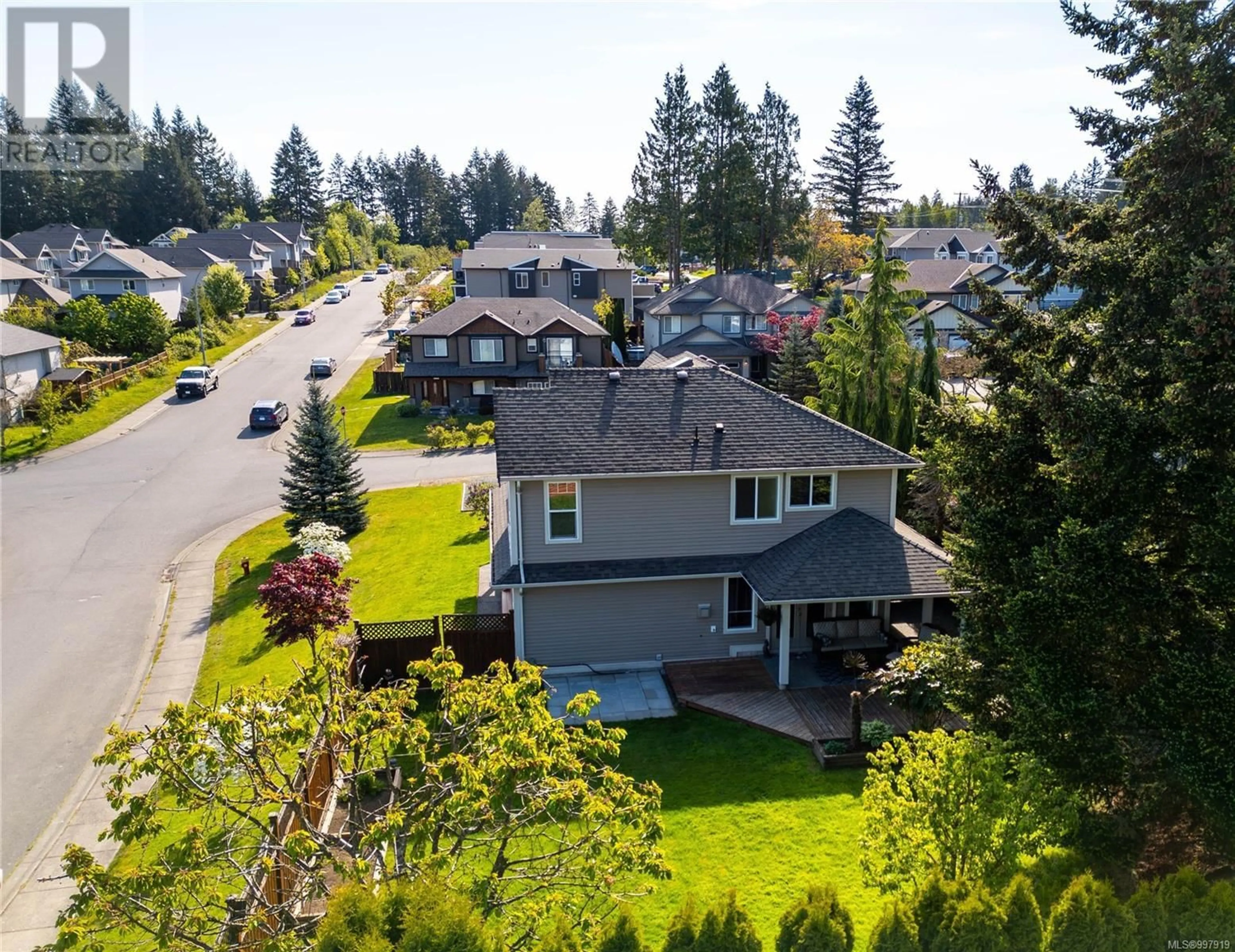 A pic from outside/outdoor area/front of a property/back of a property/a pic from drone, street for 1121 BEECHWOOD DRIVE, Nanaimo British Columbia V9R7E2