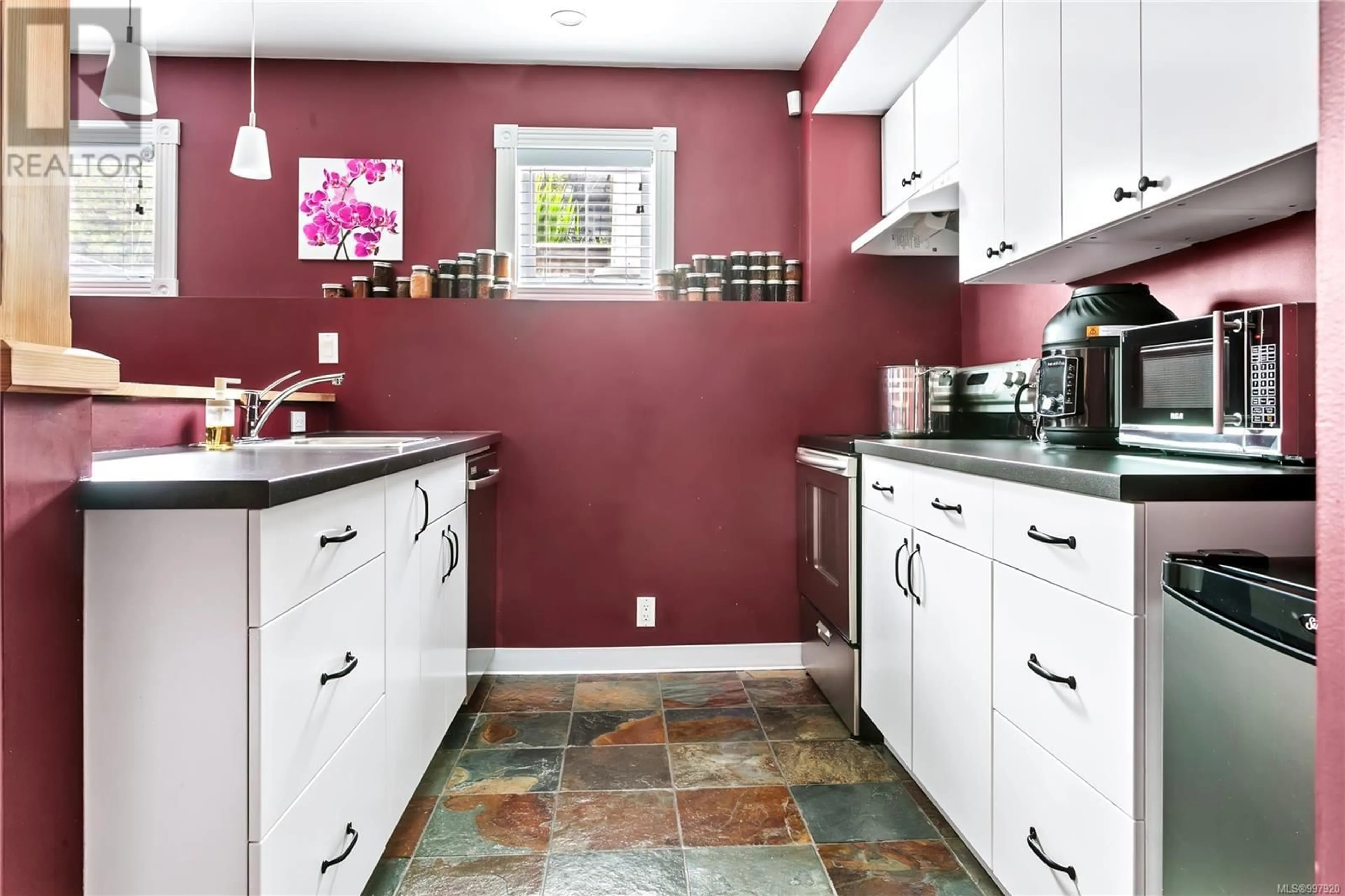 Standard kitchen, ceramic/tile floor for 4262 CAREY ROAD, Saanich British Columbia V8Z4H2