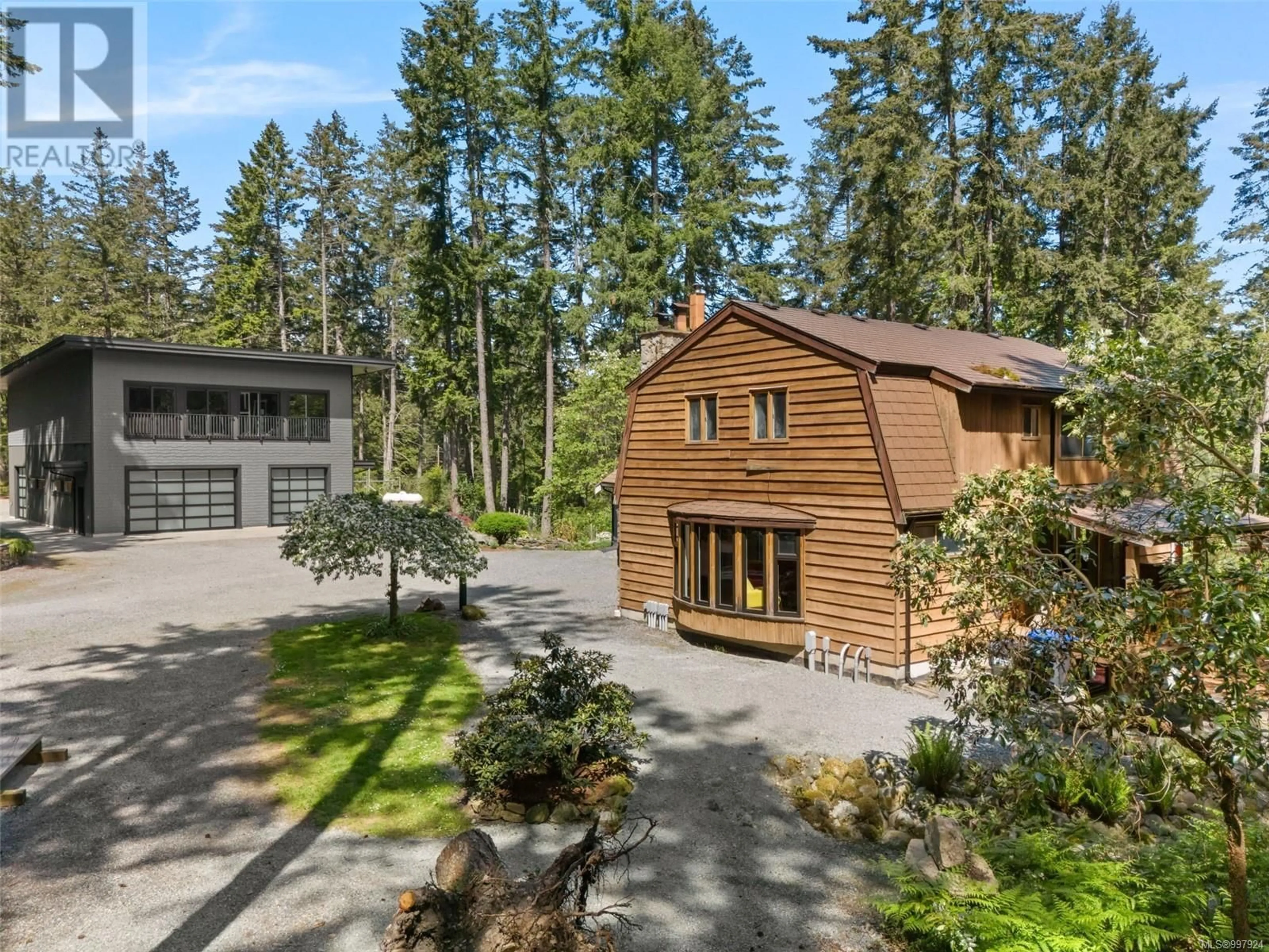A pic from outside/outdoor area/front of a property/back of a property/a pic from drone, unknown for 3281 MCGUIRE WAY, Nanaimo British Columbia V9G1C4