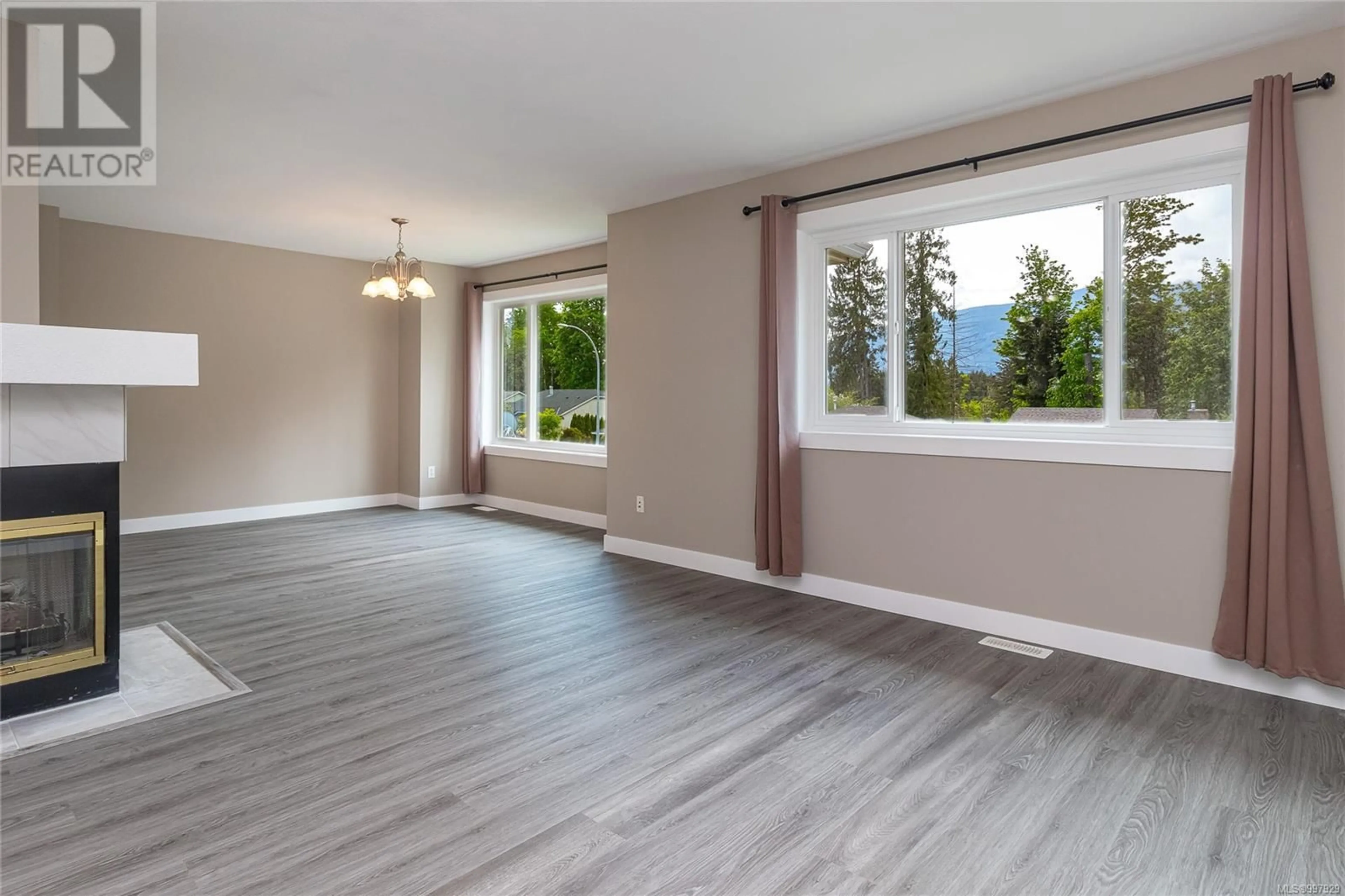 Living room with furniture, wood/laminate floor for 4165 VERTE PLACE, Nanaimo British Columbia V9T5P7