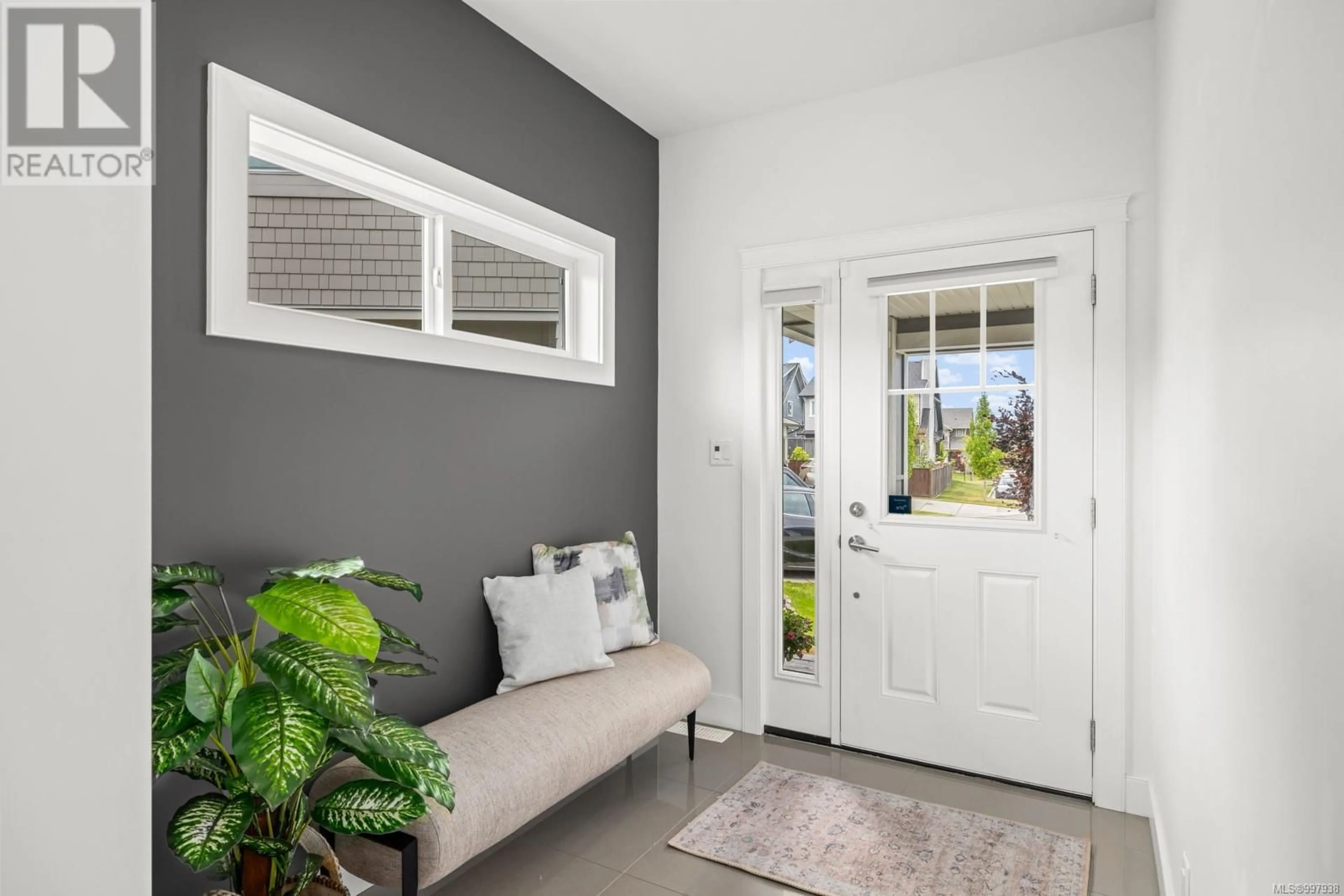 Indoor entryway for 3359 CURLEW STREET, Colwood British Columbia V9C0P3