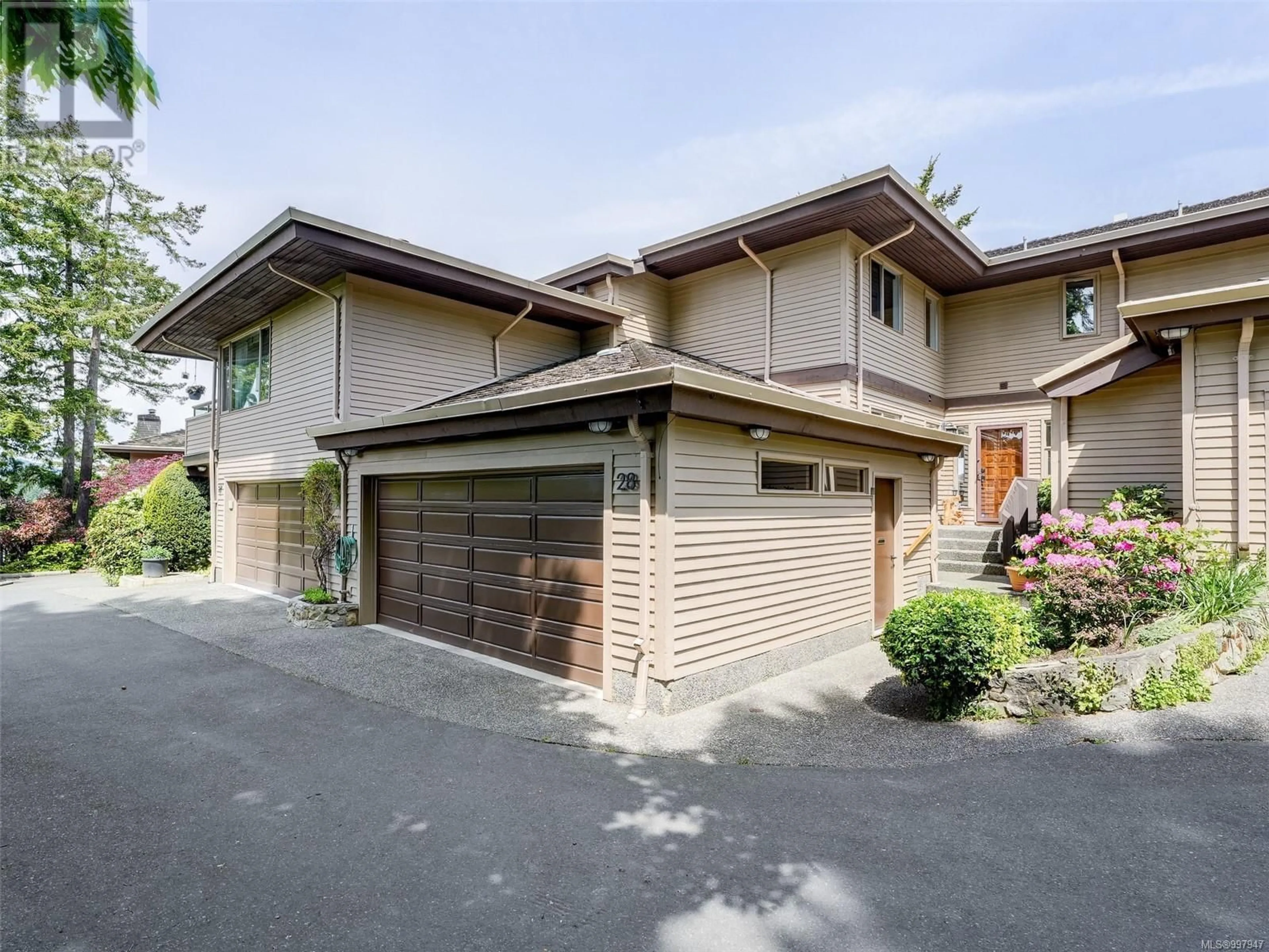 Indoor garage for 28 - 2353 HARBOUR ROAD, Sidney British Columbia V8L3X8