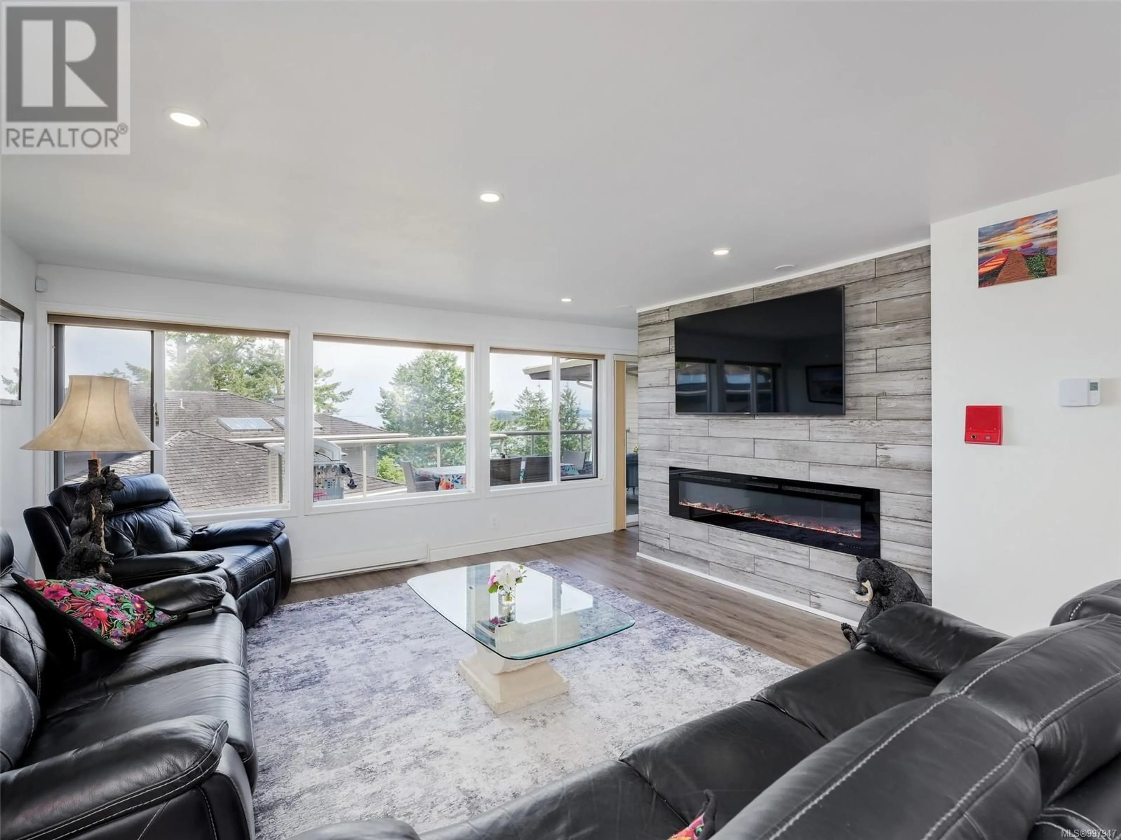 Living room with furniture, unknown for 28 - 2353 HARBOUR ROAD, Sidney British Columbia V8L3X8