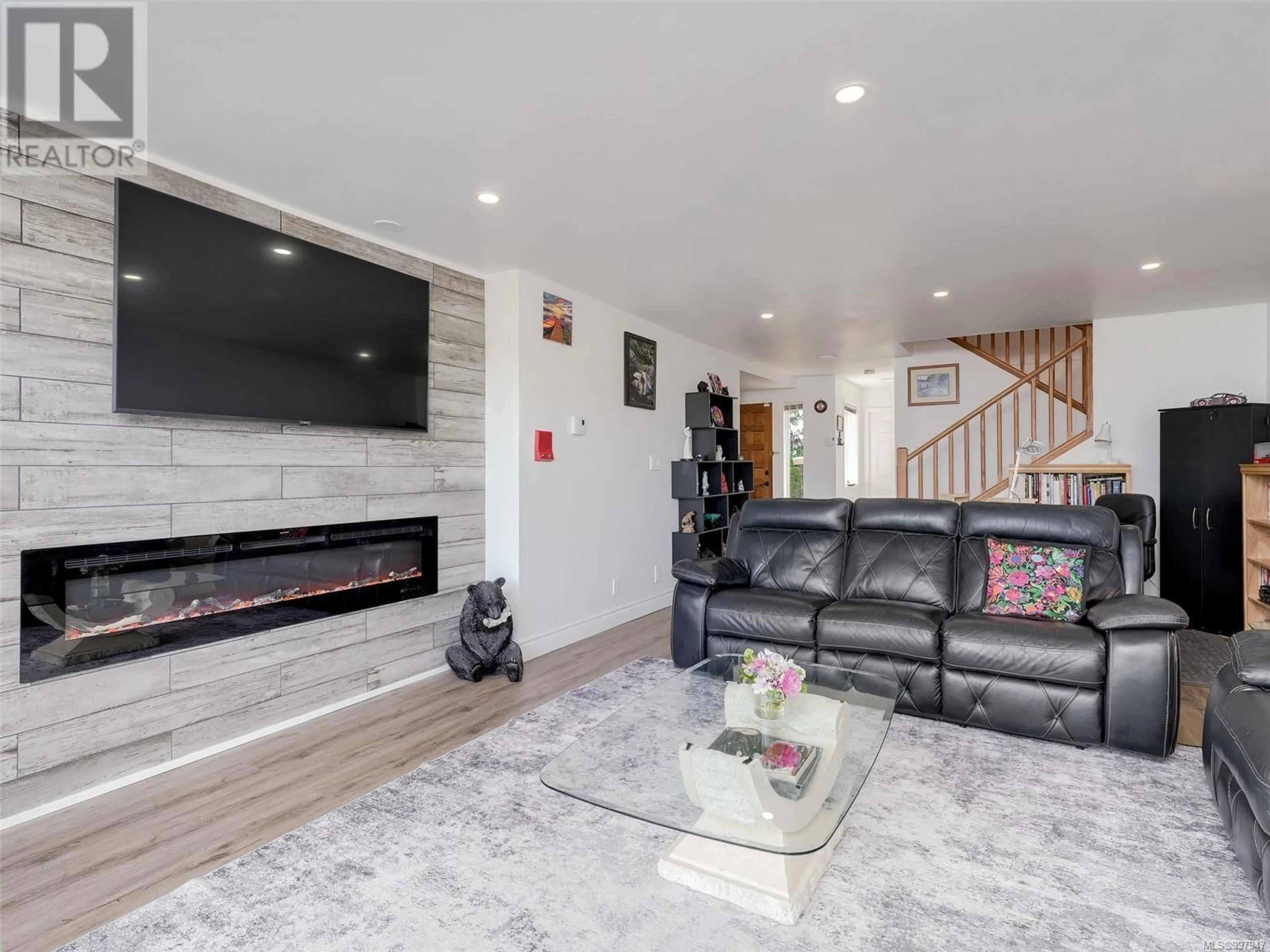 Living room with furniture, unknown for 28 - 2353 HARBOUR ROAD, Sidney British Columbia V8L3X8