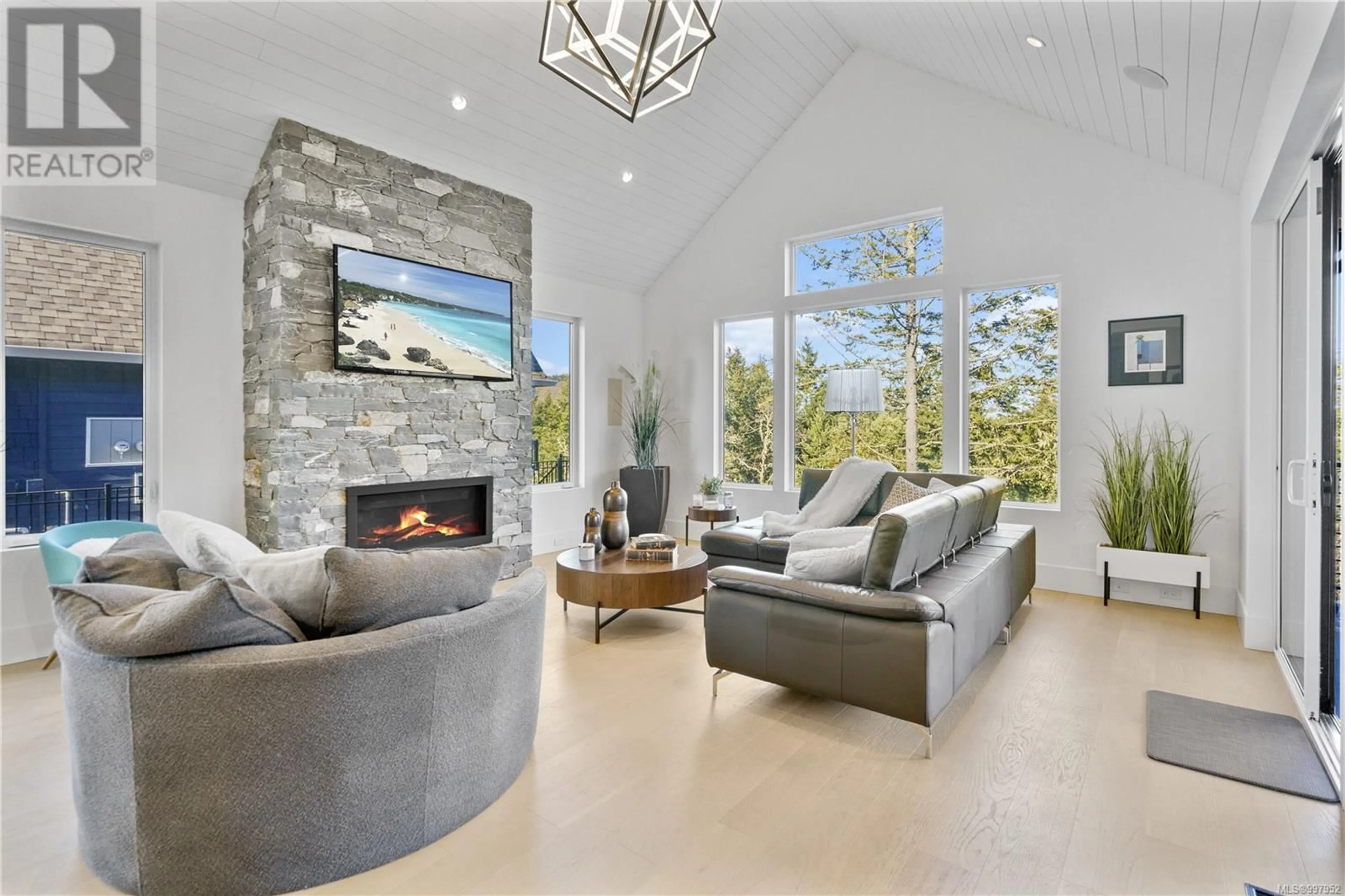 Living room with furniture, unknown for 2046 PINEHURST TERRACE, Langford British Columbia V9B0T4