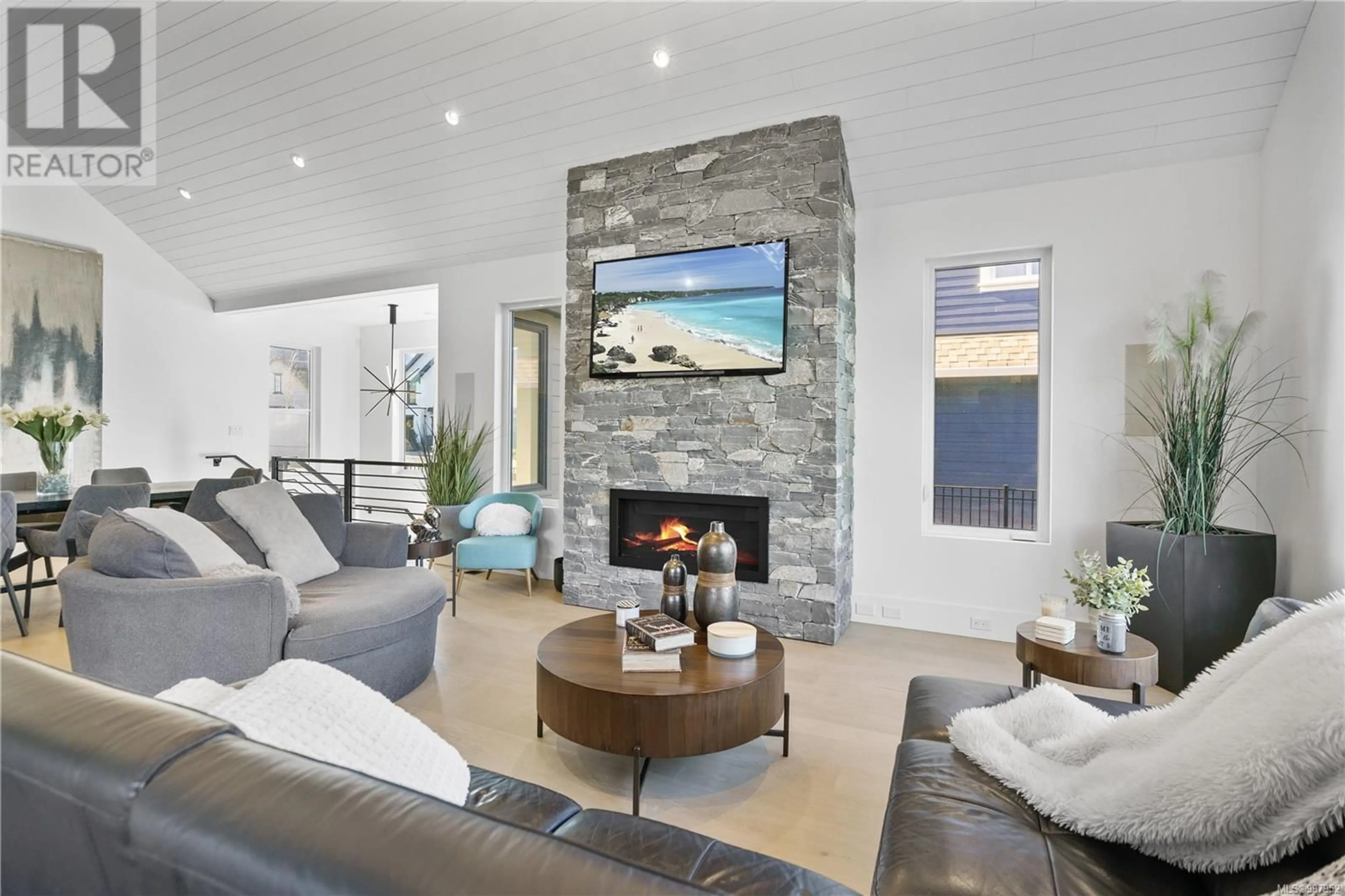 Living room with furniture, unknown for 2046 PINEHURST TERRACE, Langford British Columbia V9B0T4