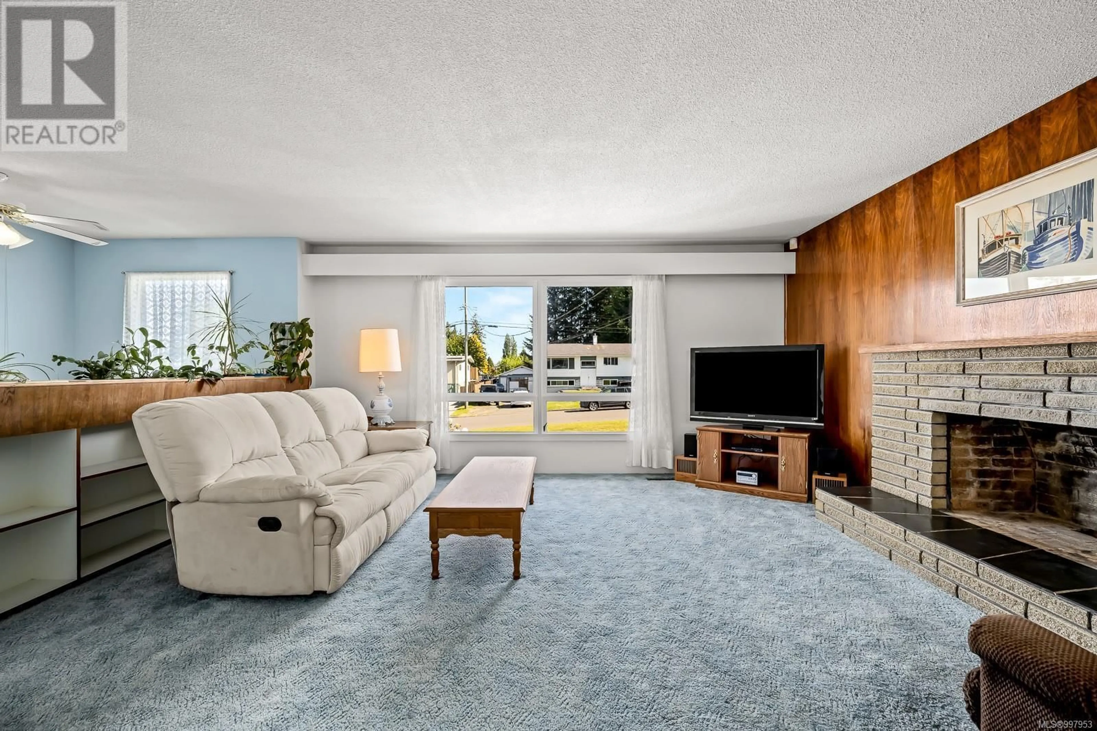Living room with furniture, unknown for 685 ALPINE ROAD, Campbell River British Columbia V9W3X8