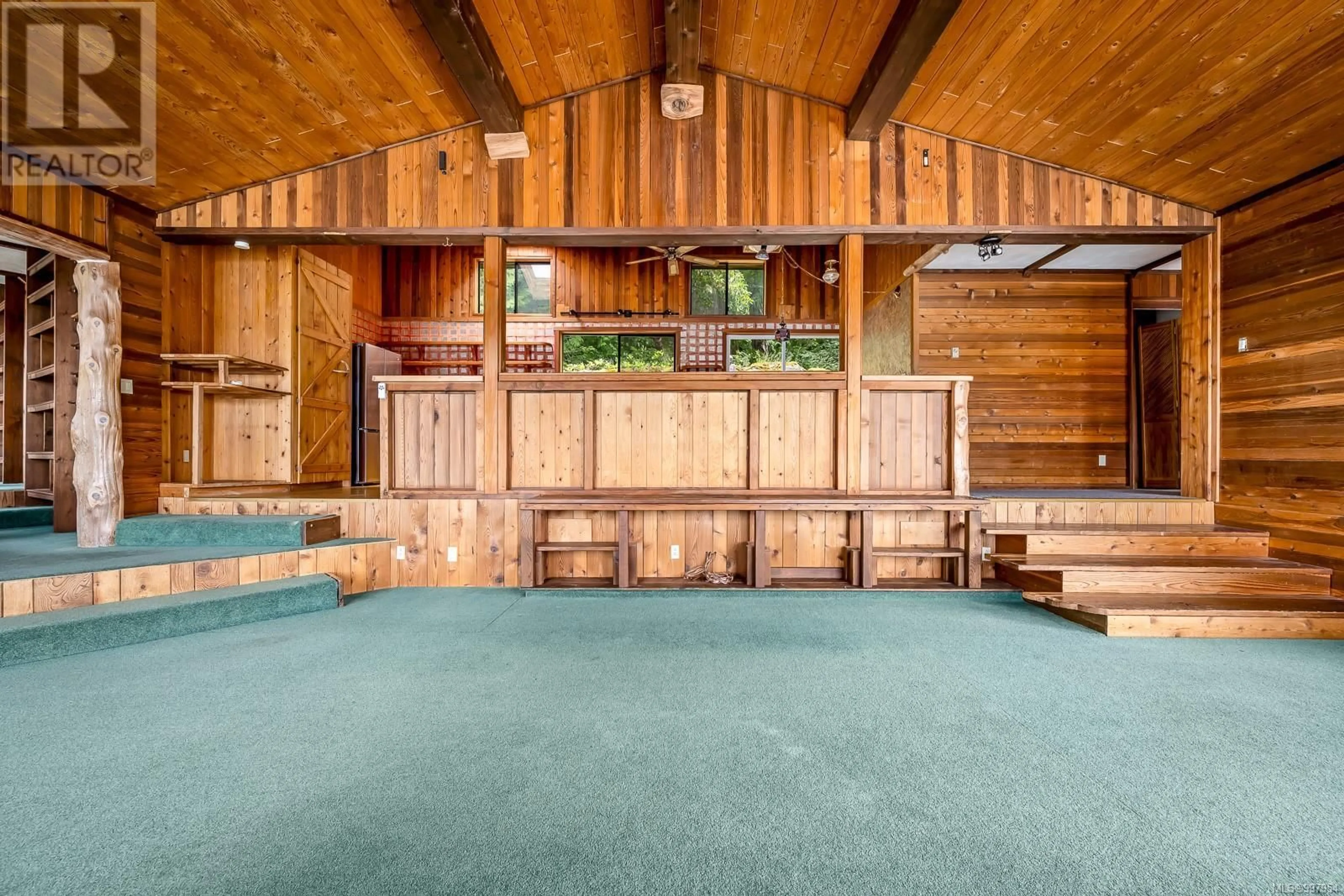 Indoor foyer for 1305 GORGE HARBOUR ROAD, Cortes Island British Columbia V0P1Z0
