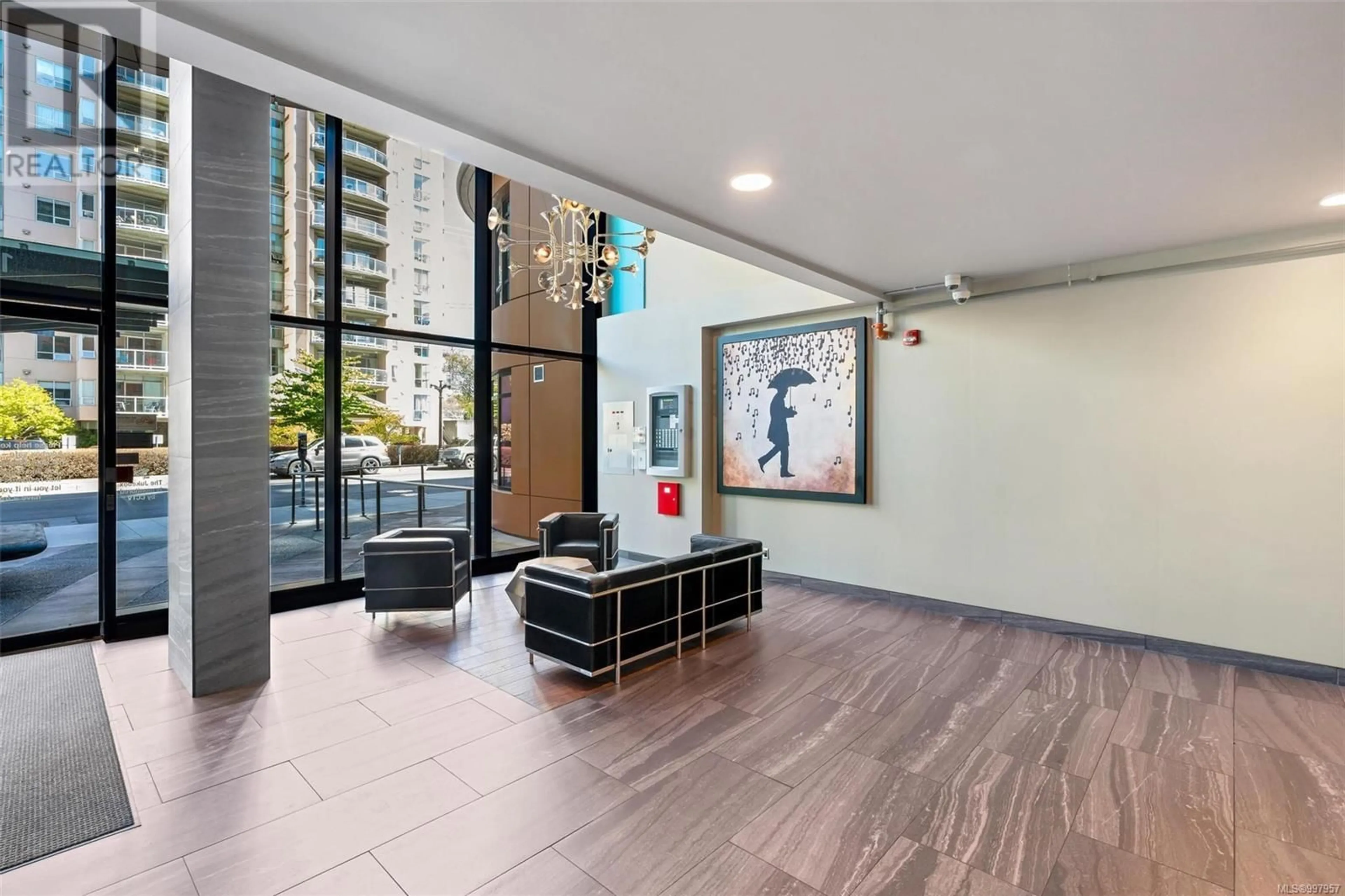 Indoor foyer for 628 - 1029 VIEW STREET, Victoria British Columbia V8V0C9