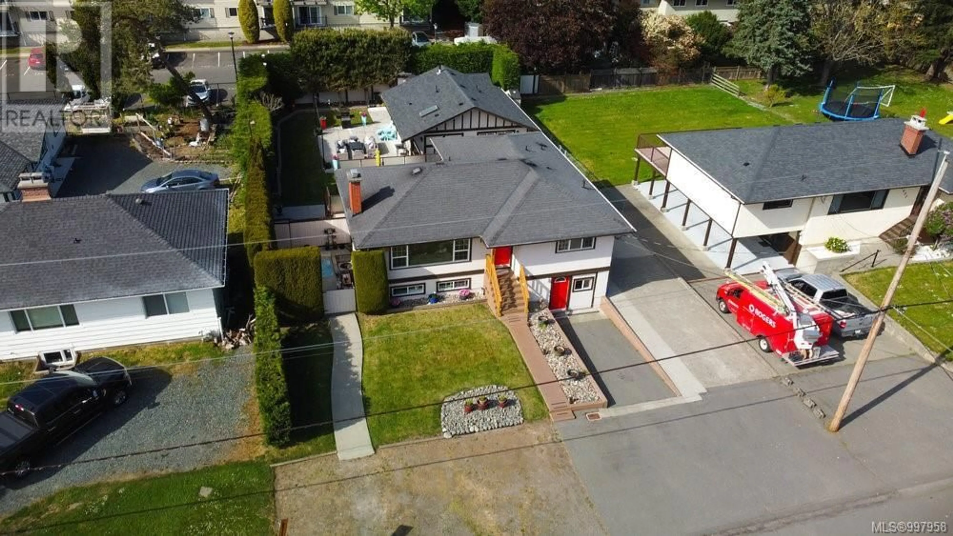A pic from outside/outdoor area/front of a property/back of a property/a pic from drone, street for 1670 GARNET ROAD, Saanich British Columbia V8P3C8