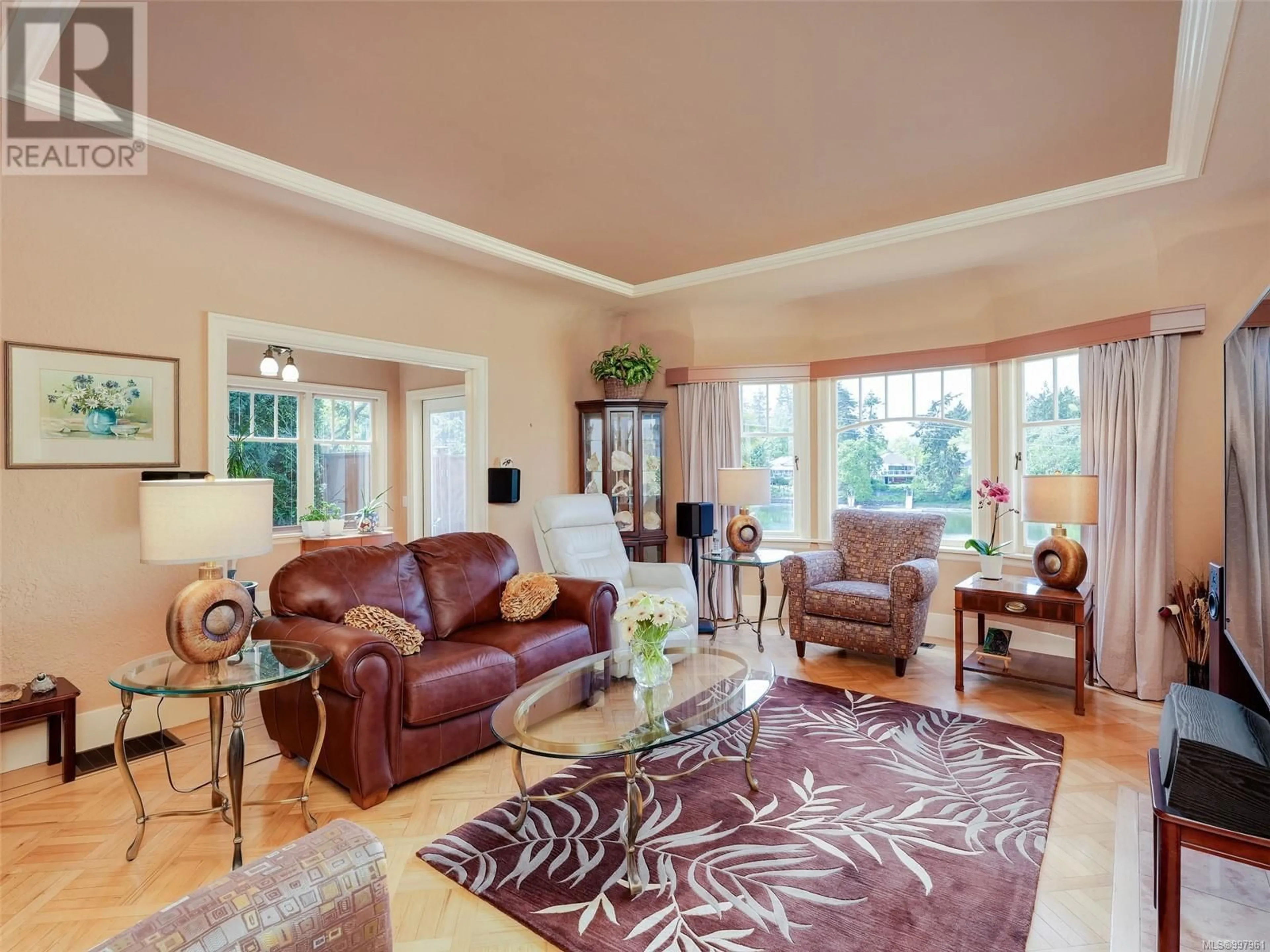 Living room with furniture, unknown for 2886 GLENWOOD AVENUE, Saanich British Columbia V9A2S2