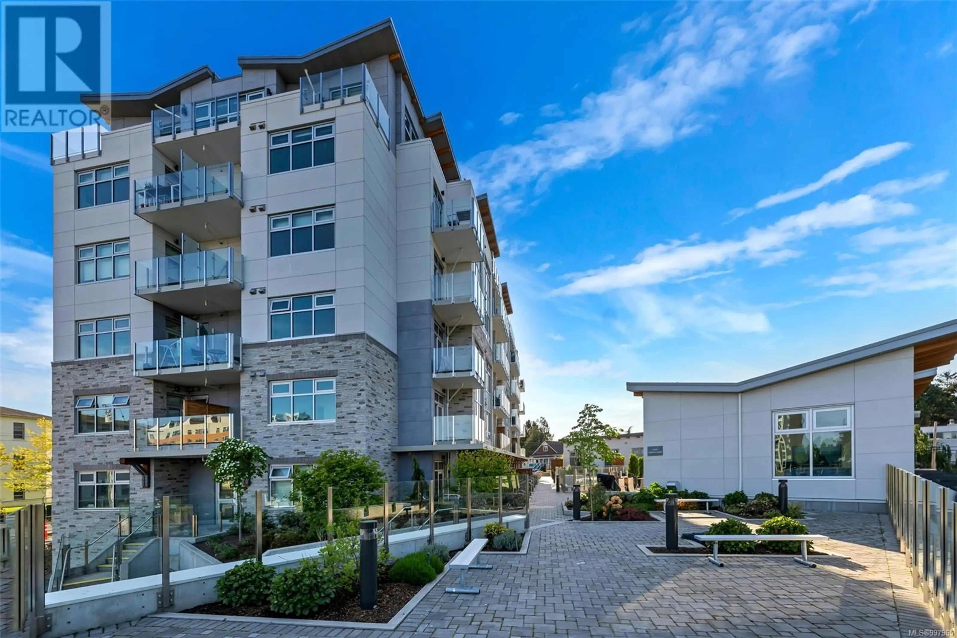 Patio, unknown for 410 - 916 LYALL STREET, Esquimalt British Columbia V9A5E6