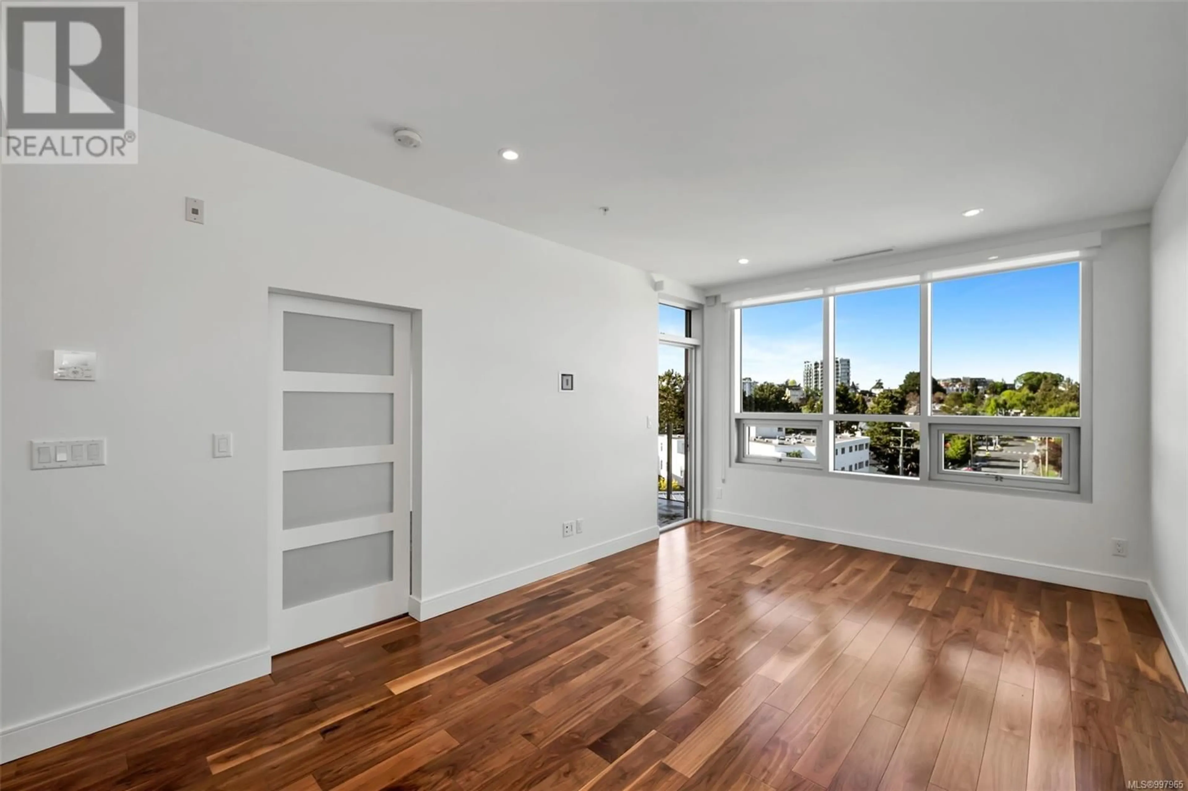 Indoor foyer for 410 - 916 LYALL STREET, Esquimalt British Columbia V9A5E6