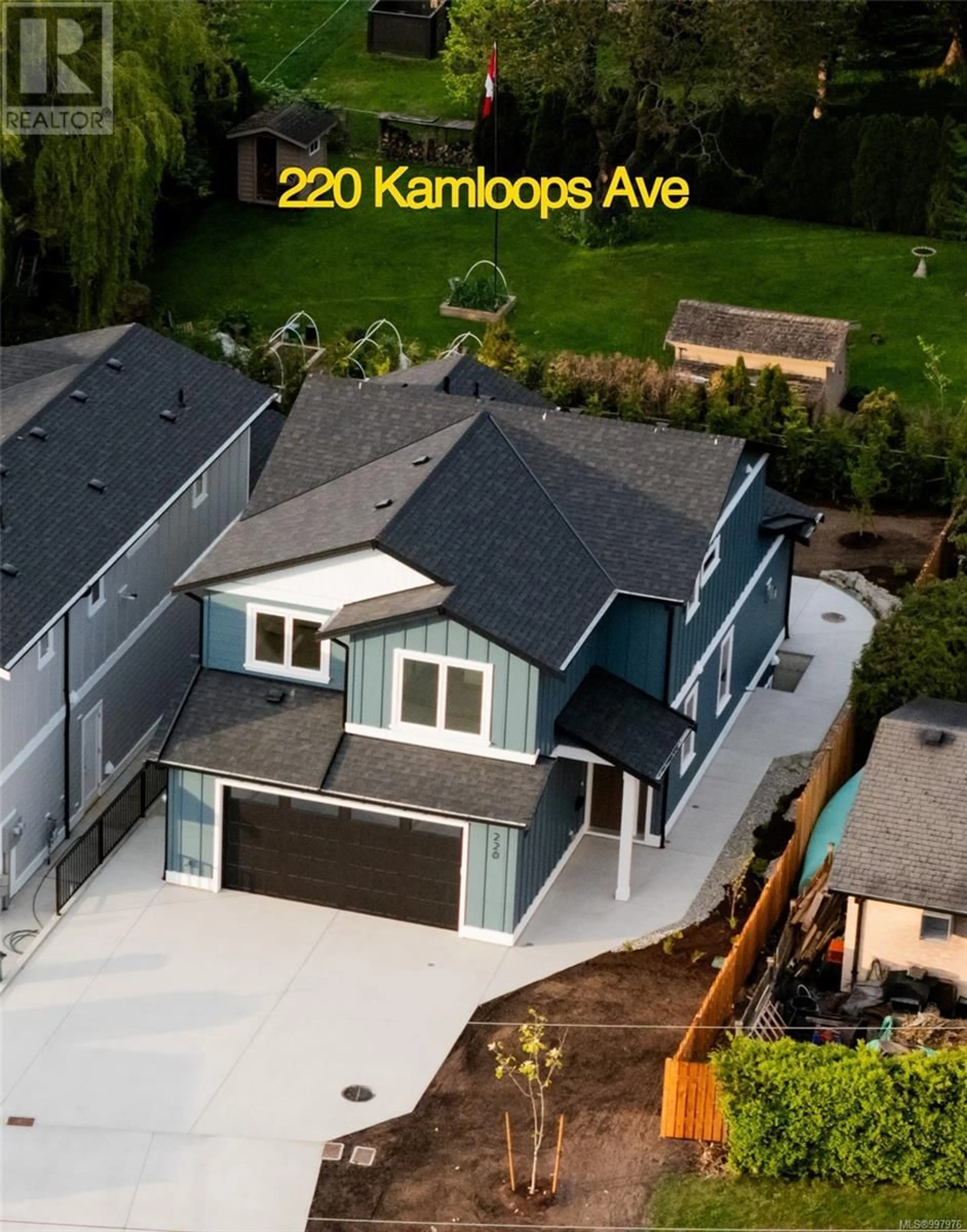 A pic from outside/outdoor area/front of a property/back of a property/a pic from drone, street for 220 KAMLOOPS AVENUE, Saanich British Columbia V8Z1W5