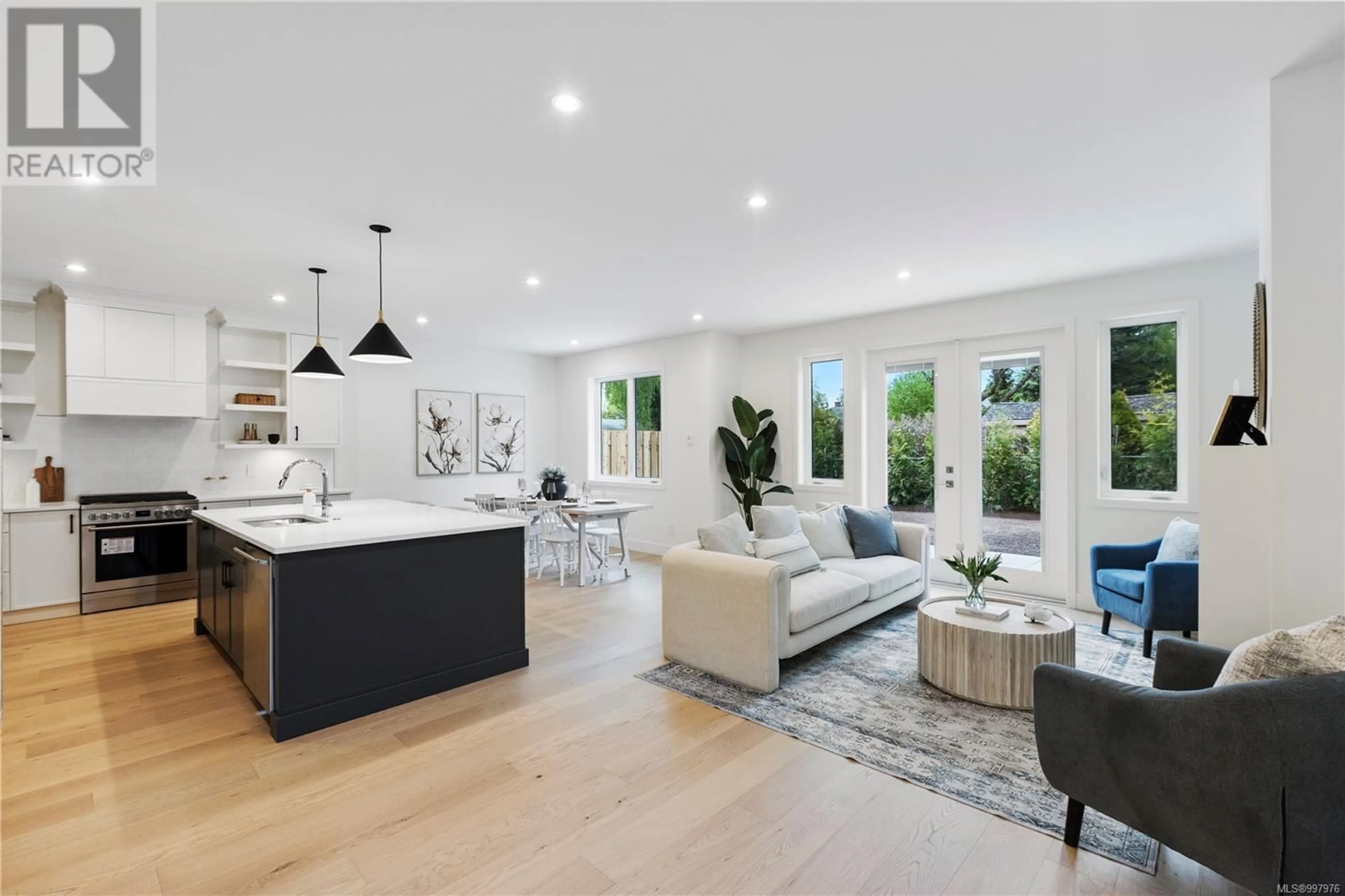 Open concept kitchen, unknown for 220 KAMLOOPS AVENUE, Saanich British Columbia V8Z1W5