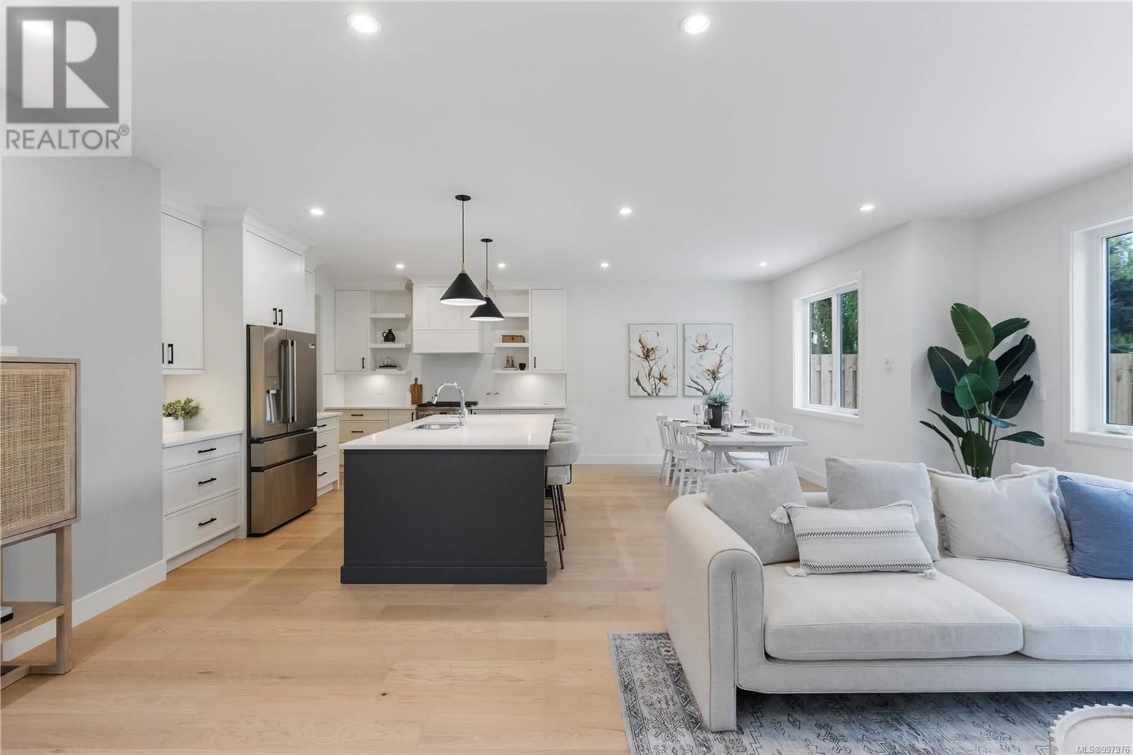 Open concept kitchen, unknown for 220 KAMLOOPS AVENUE, Saanich British Columbia V8Z1W5