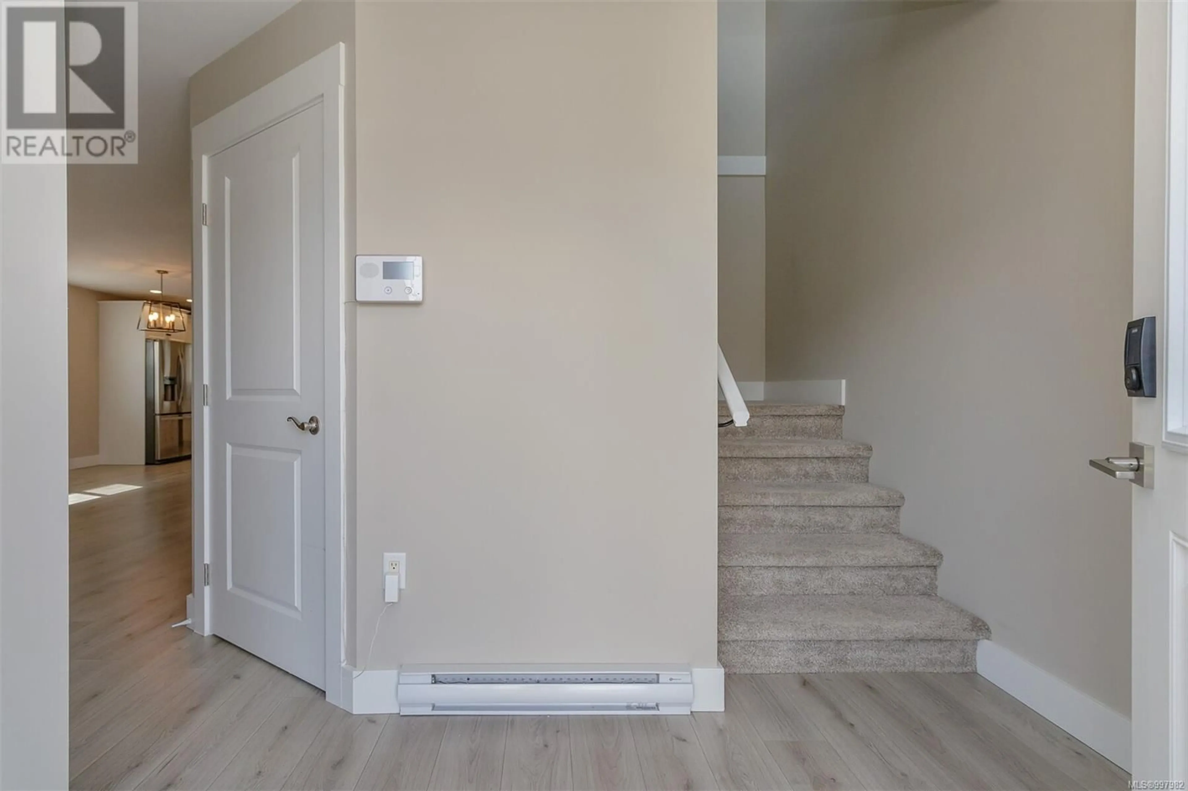 Indoor entryway for 367 CAMBIE ROAD, Nanaimo British Columbia V9R0G7
