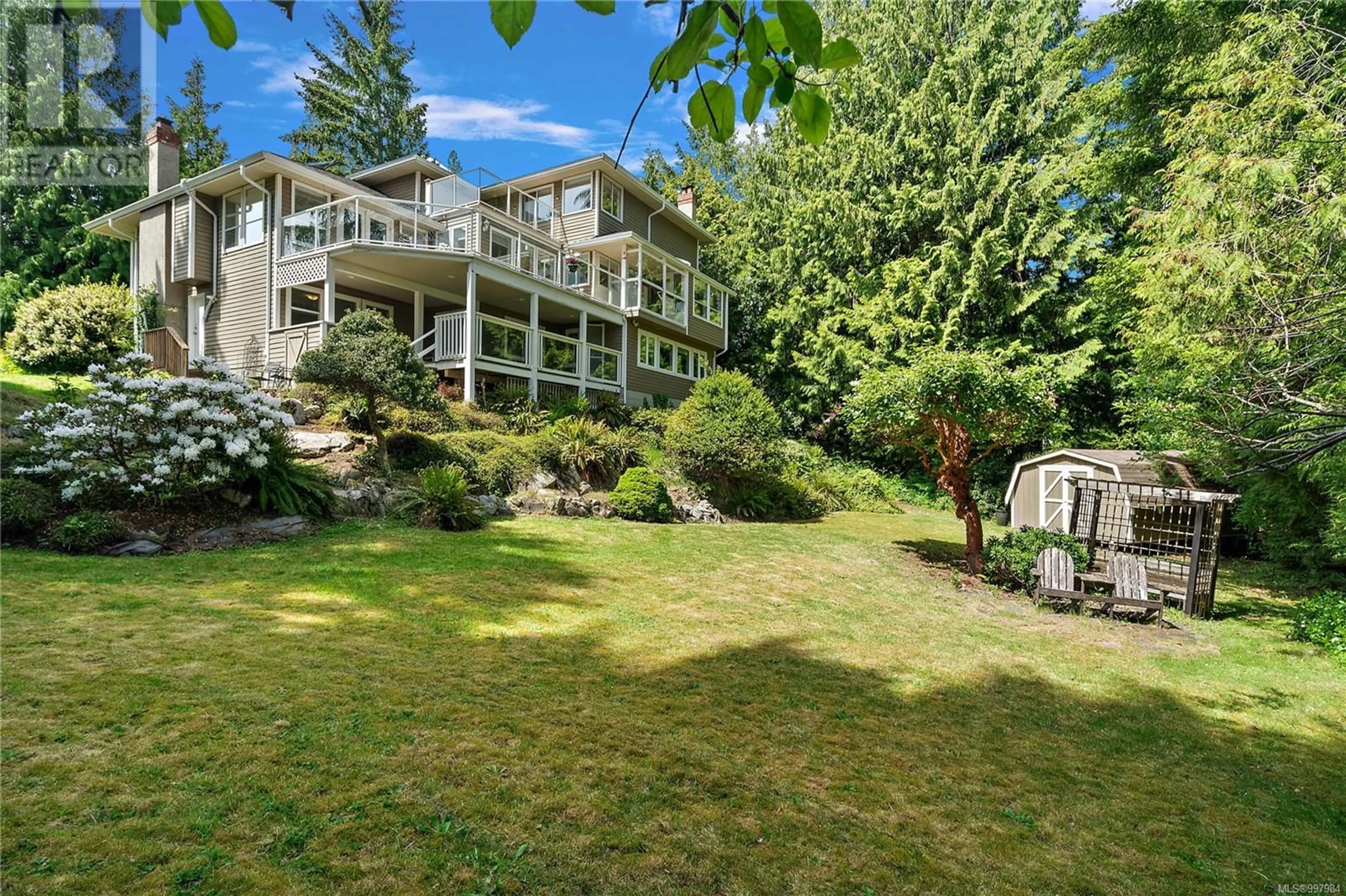 A pic from outside/outdoor area/front of a property/back of a property/a pic from drone, water/lake/river/ocean view for 8612 ECHO PLACE EAST, North Saanich British Columbia V8L5C7