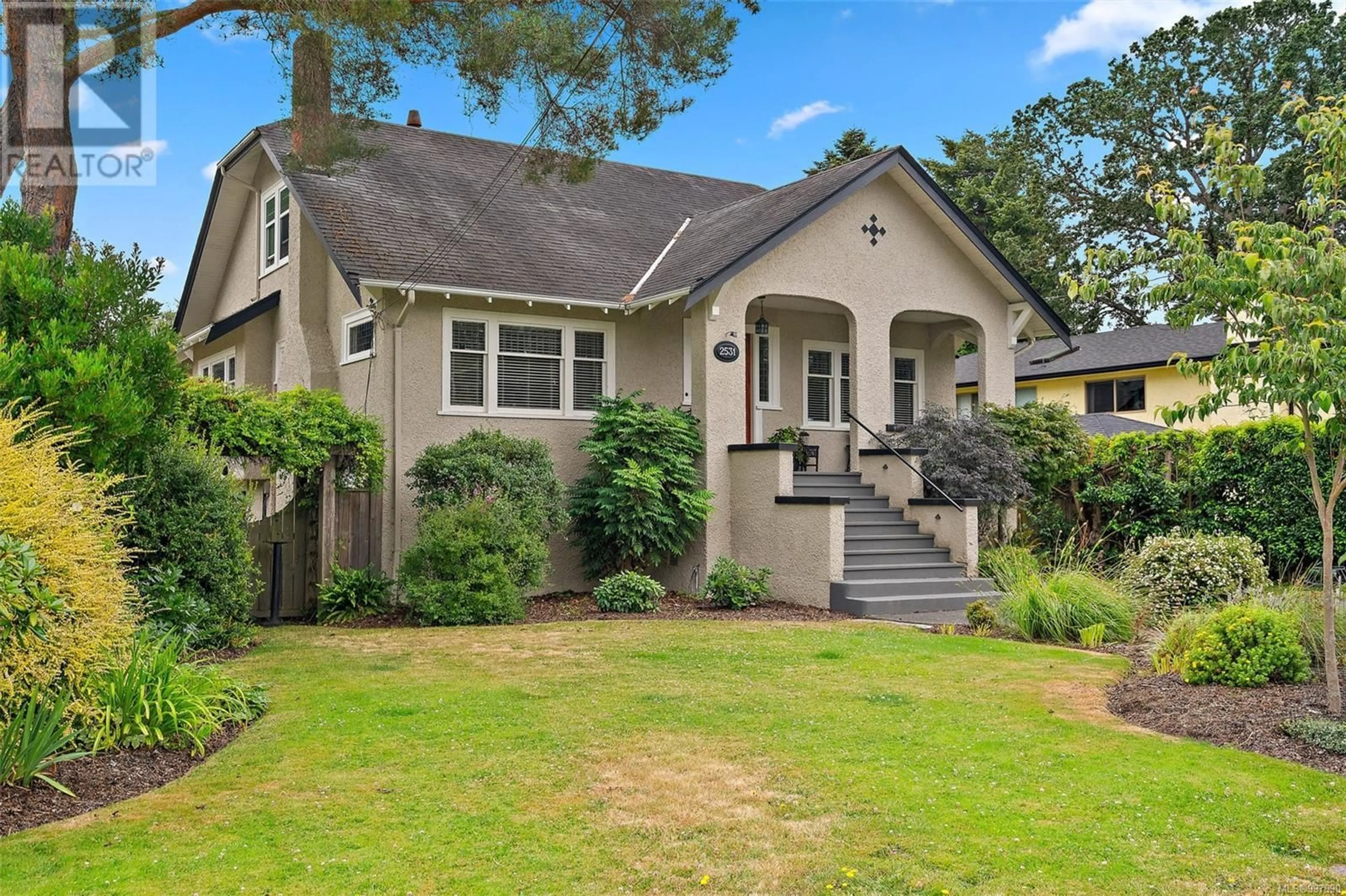Home with vinyl exterior material, street for 2531 ORCHARD AVENUE, Oak Bay British Columbia V8T3A9