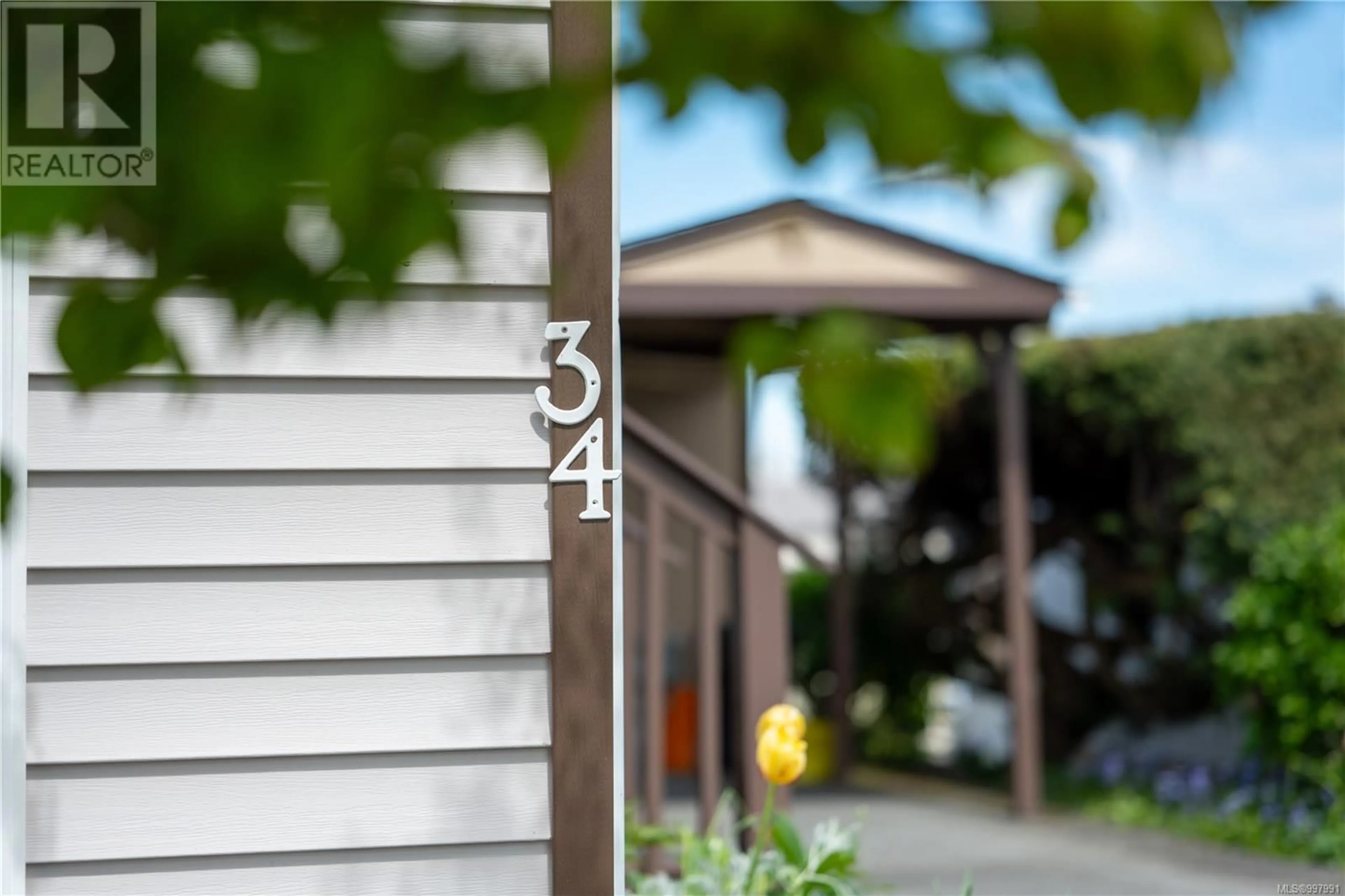 Home with vinyl exterior material, street for 34 - 10980 WESTDOWNE ROAD, Ladysmith British Columbia V9G1X9