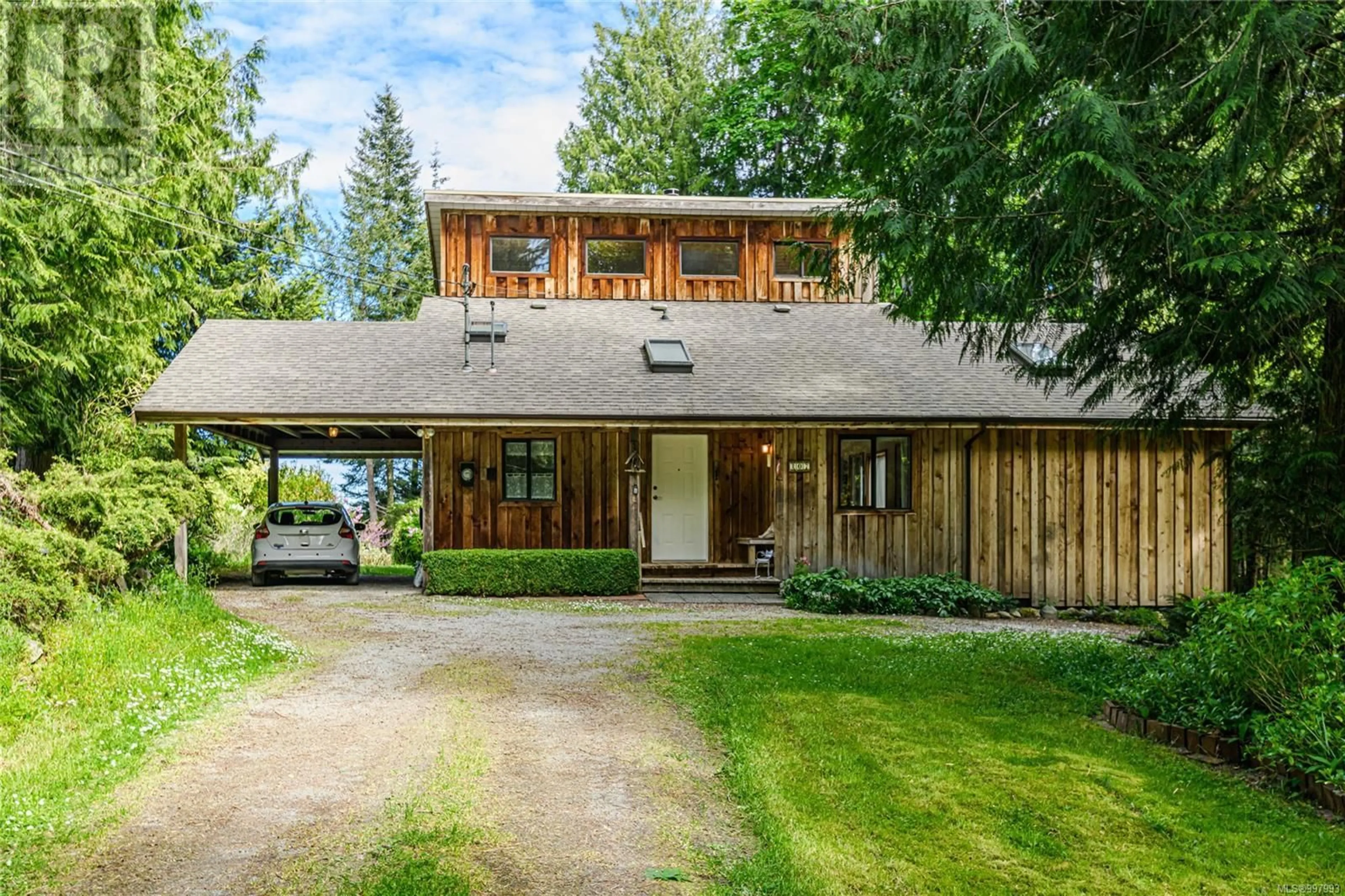A pic from outside/outdoor area/front of a property/back of a property/a pic from drone, unknown for 207 VICTORIA STREET, Salt Spring British Columbia V8K1P3