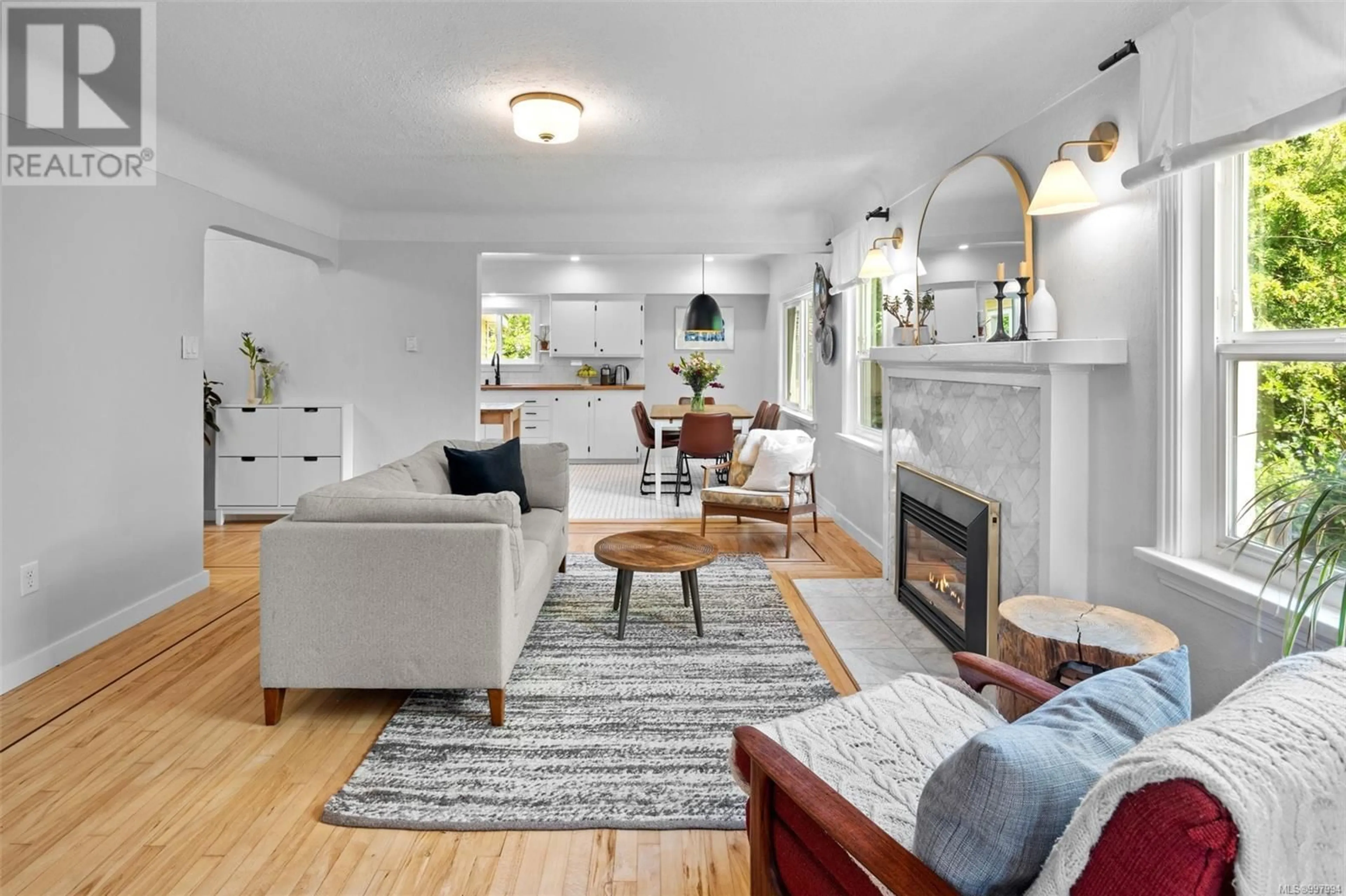 Living room with furniture, unknown for 710 COWPER STREET, Saanich British Columbia V9A2E9
