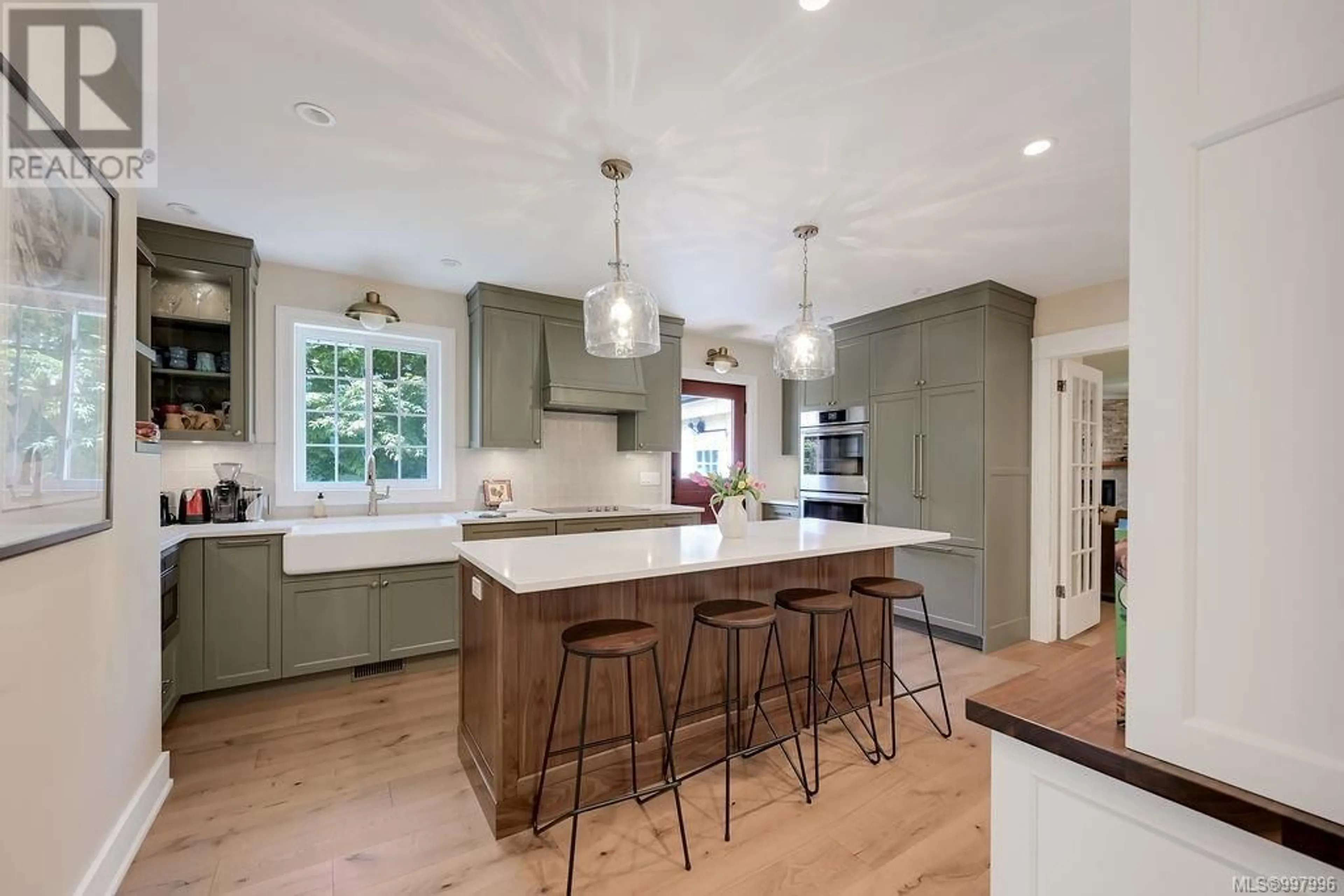 Open concept kitchen, unknown for 2840 WYNDEATT AVENUE, Saanich British Columbia V9A2L8