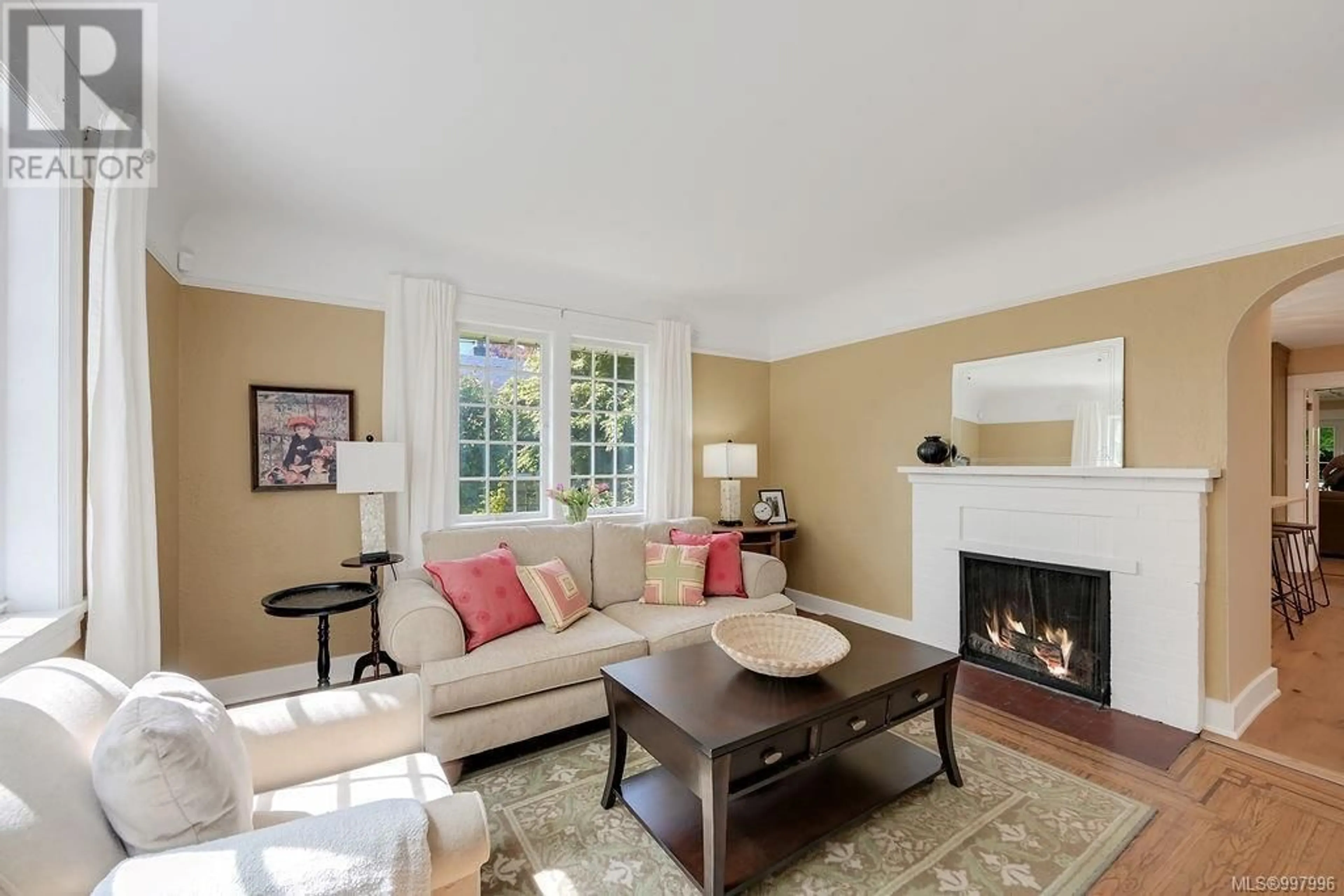 Living room with furniture, unknown for 2840 WYNDEATT AVENUE, Saanich British Columbia V9A2L8