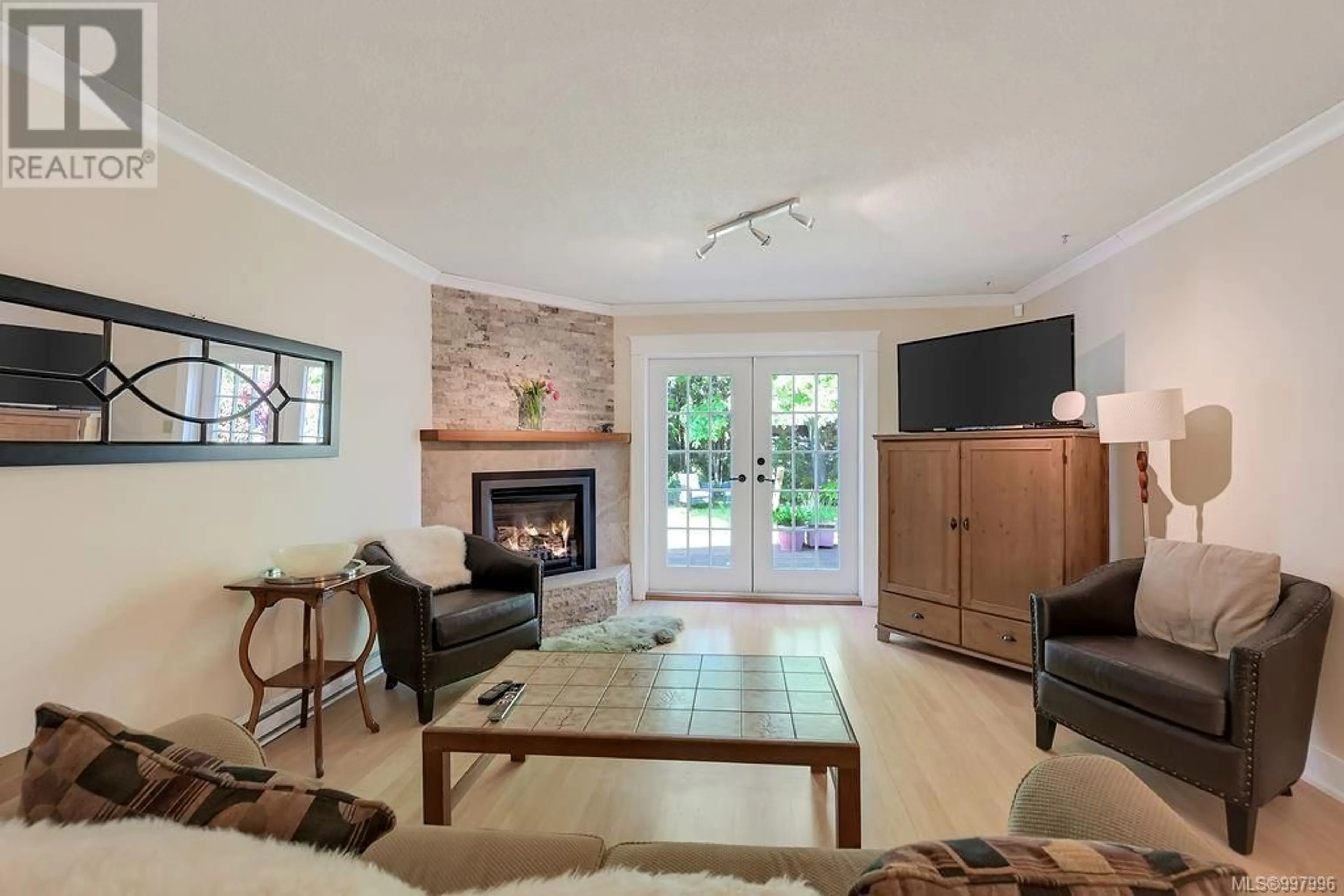 Living room with furniture, ceramic/tile floor for 2840 WYNDEATT AVENUE, Saanich British Columbia V9A2L8