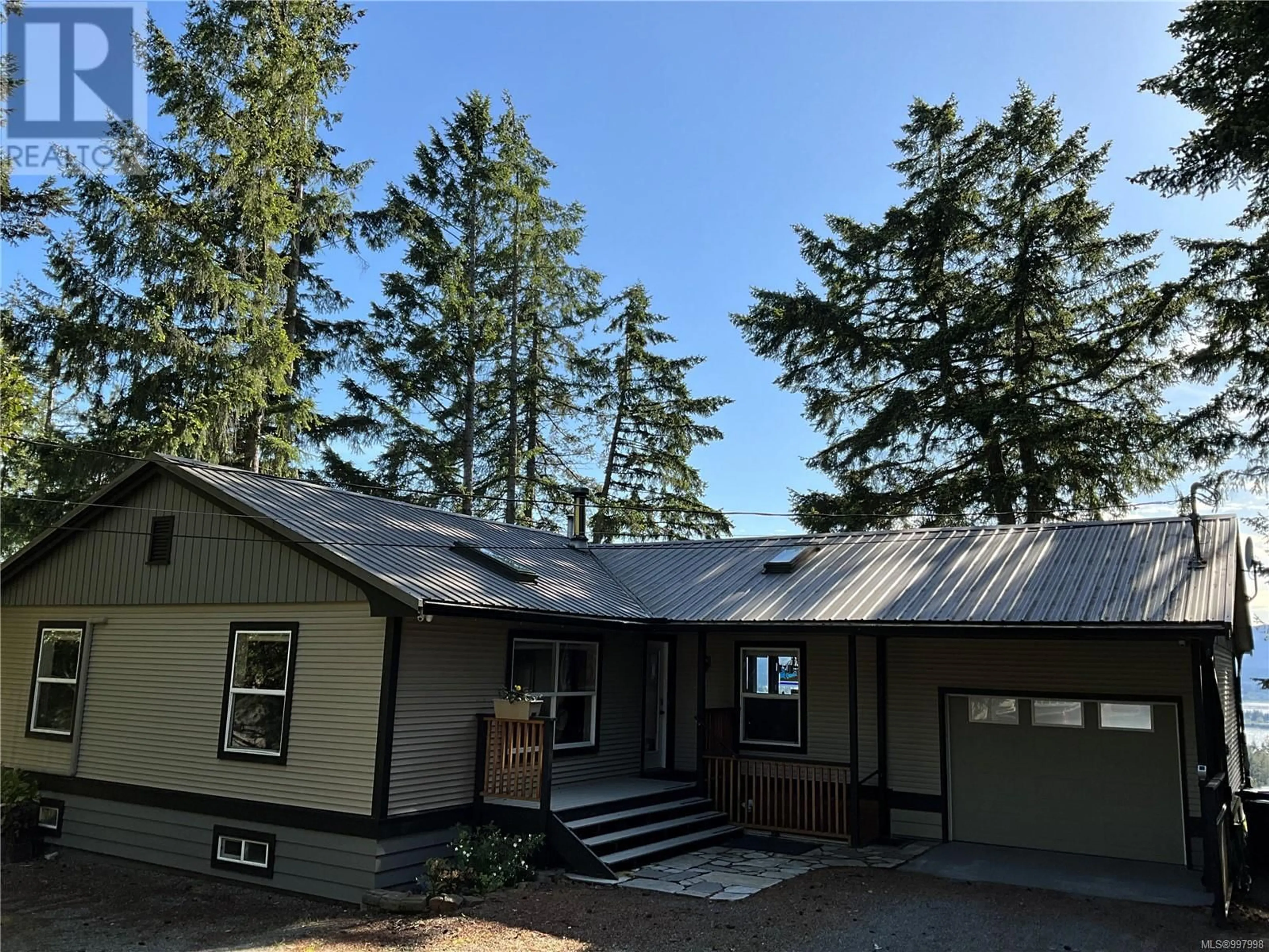 A pic from outside/outdoor area/front of a property/back of a property/a pic from drone, unknown for 1017 PAT BURNS AVENUE, Gabriola Island British Columbia V0R1X2