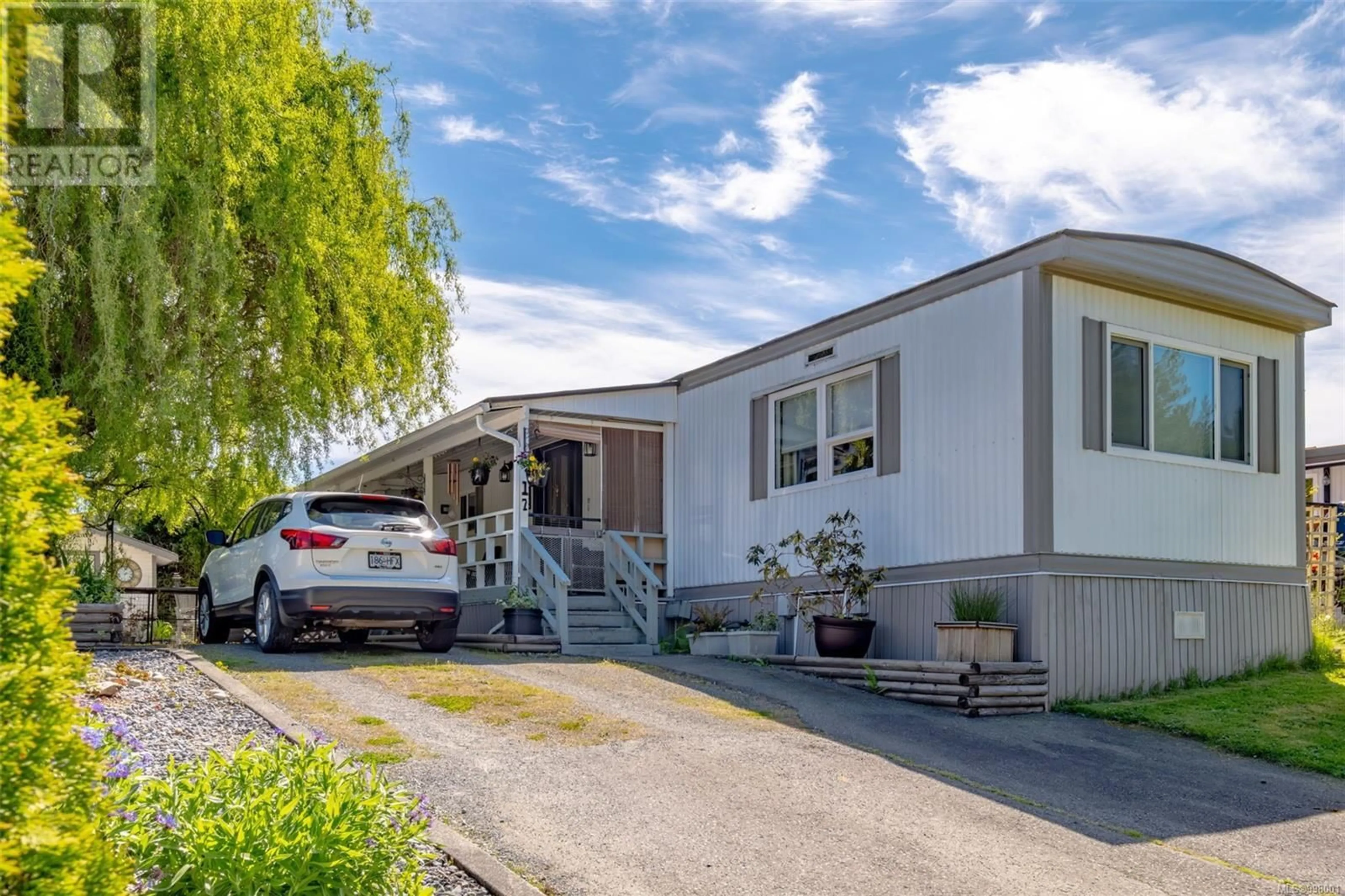 Home with vinyl exterior material, street for 17 - 61 12TH STREET, Nanaimo British Columbia V9R6L3