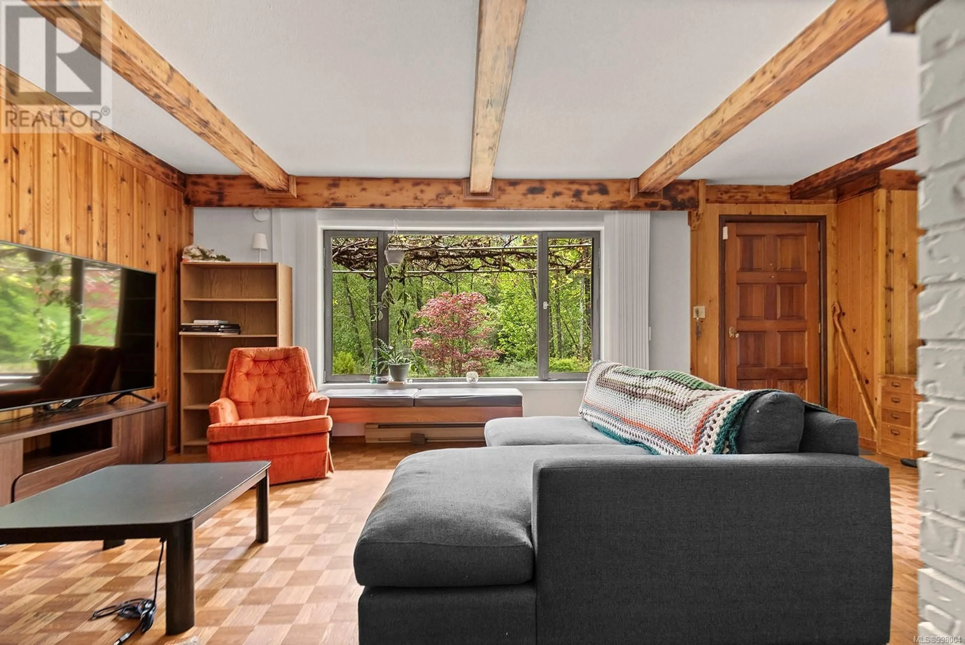 Living room with furniture, unknown for 5617 RIVER VALLEY ROAD, Duncan British Columbia V9L6H8