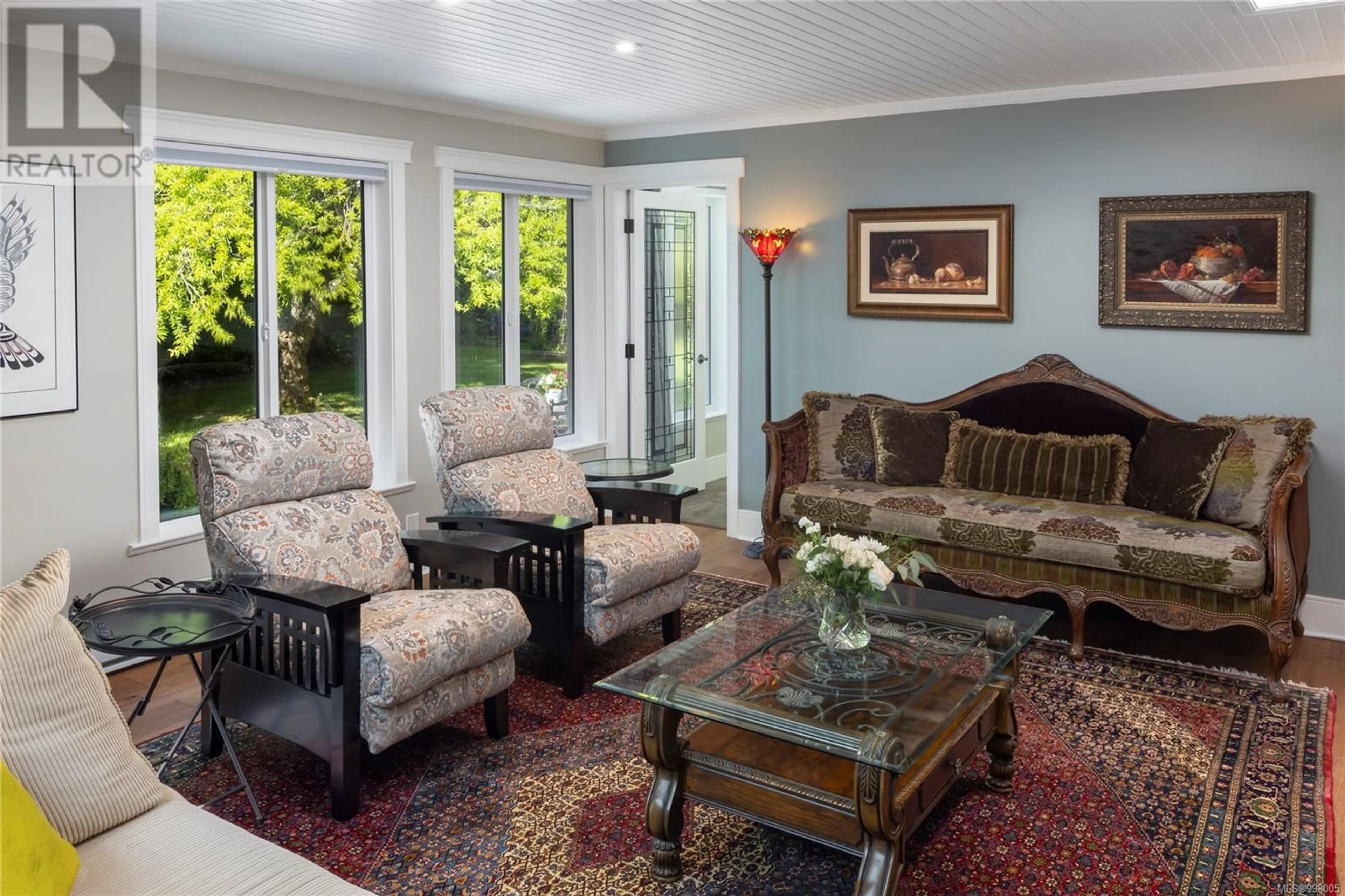 Living room with furniture, unknown for 3972 WOLSEY PLACE, Saanich British Columbia V8N4L2