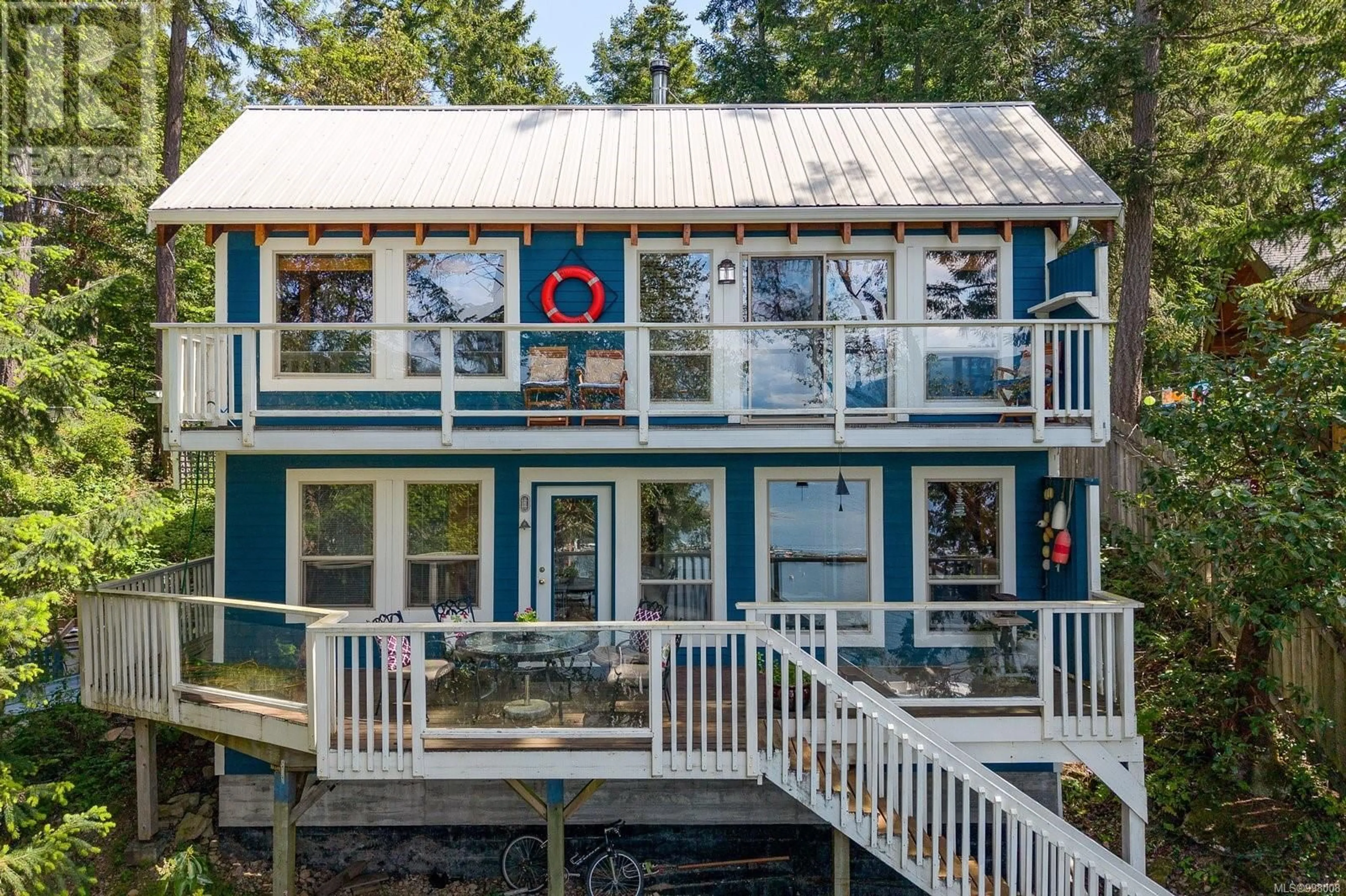 Home with vinyl exterior material, water/lake/river/ocean view for 139 PIRATES LANE, Protection Island British Columbia V9R6R1