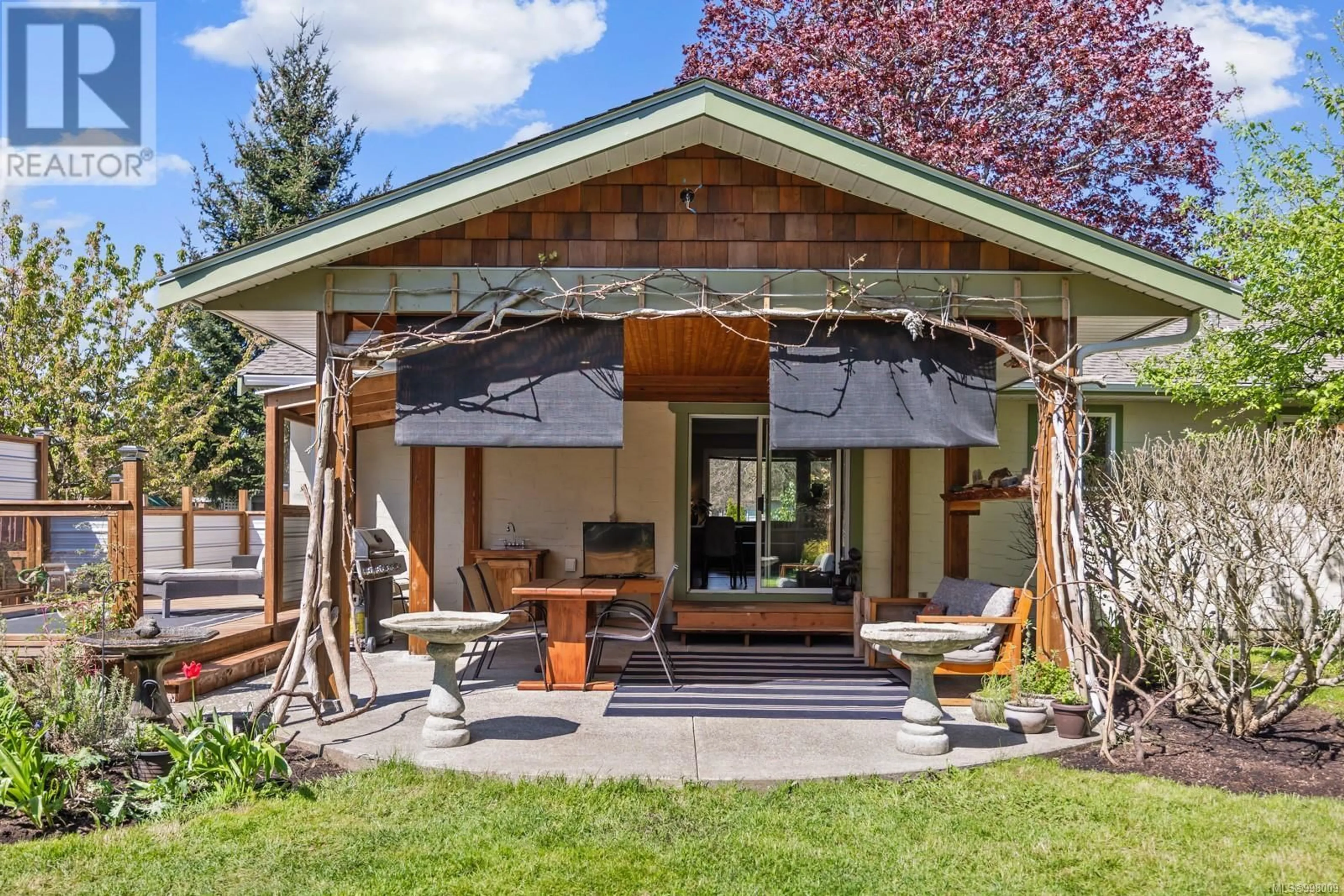 Patio, street for 1591 OAK PLACE, Courtenay British Columbia V9N3W4