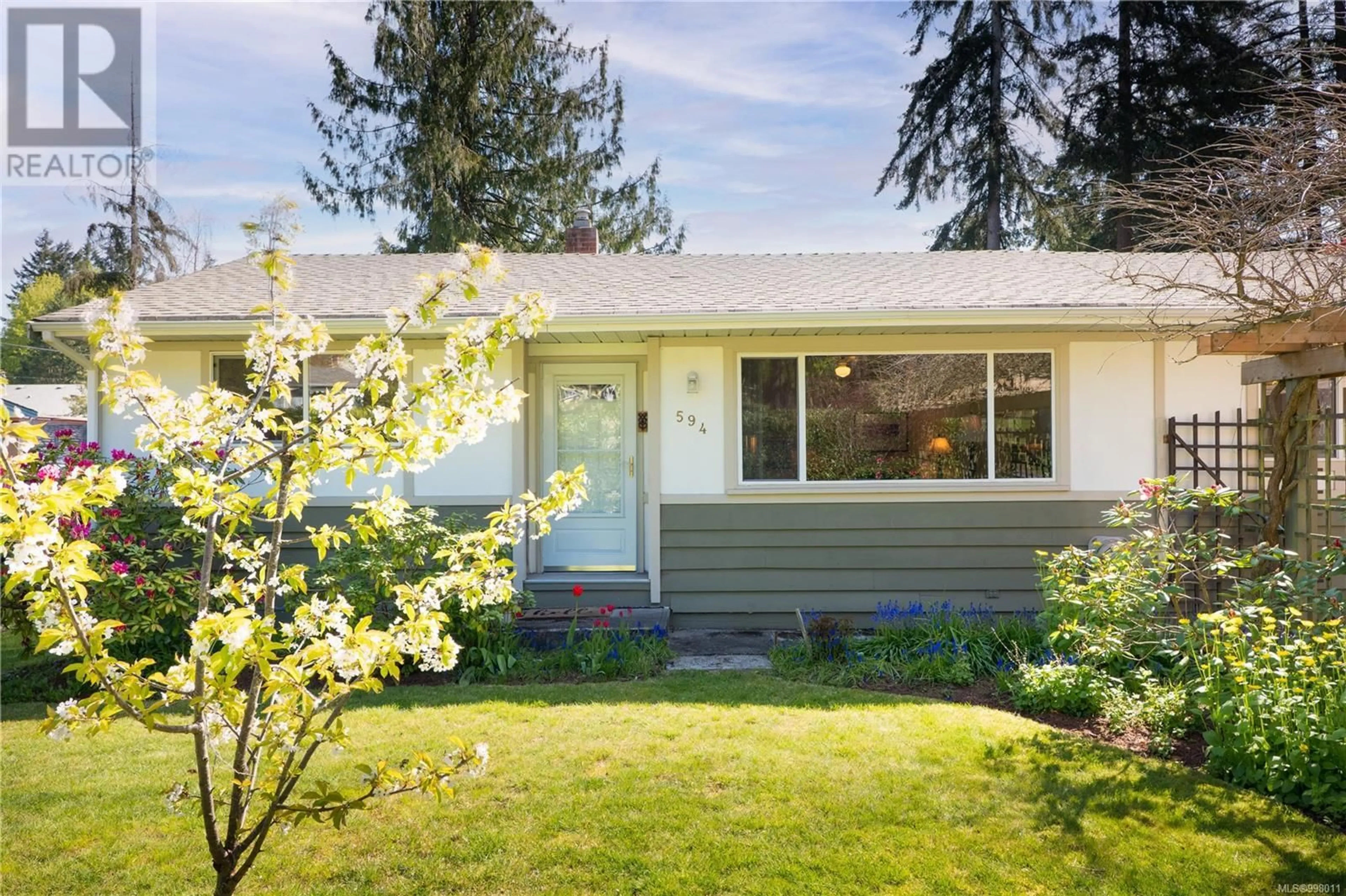 Home with vinyl exterior material, street for 594 RUBY CRESCENT, Nanaimo British Columbia V9R2P9