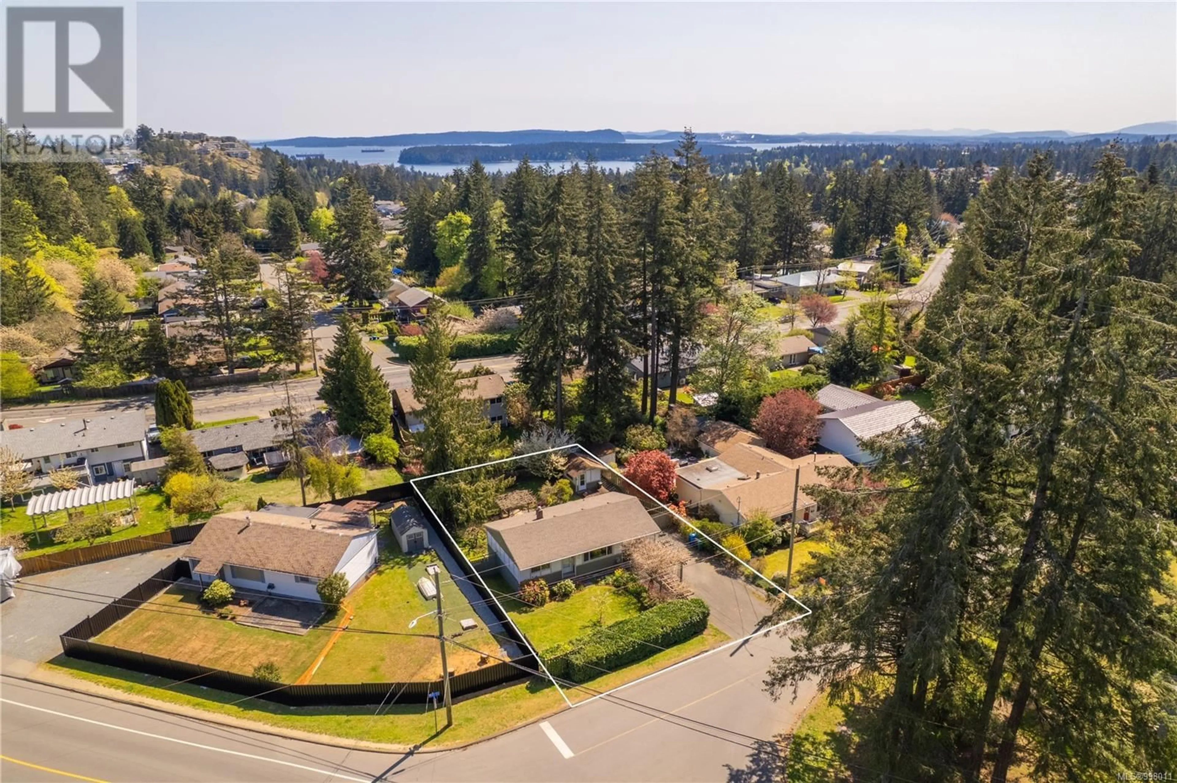 A pic from outside/outdoor area/front of a property/back of a property/a pic from drone, water/lake/river/ocean view for 594 RUBY CRESCENT, Nanaimo British Columbia V9R2P9