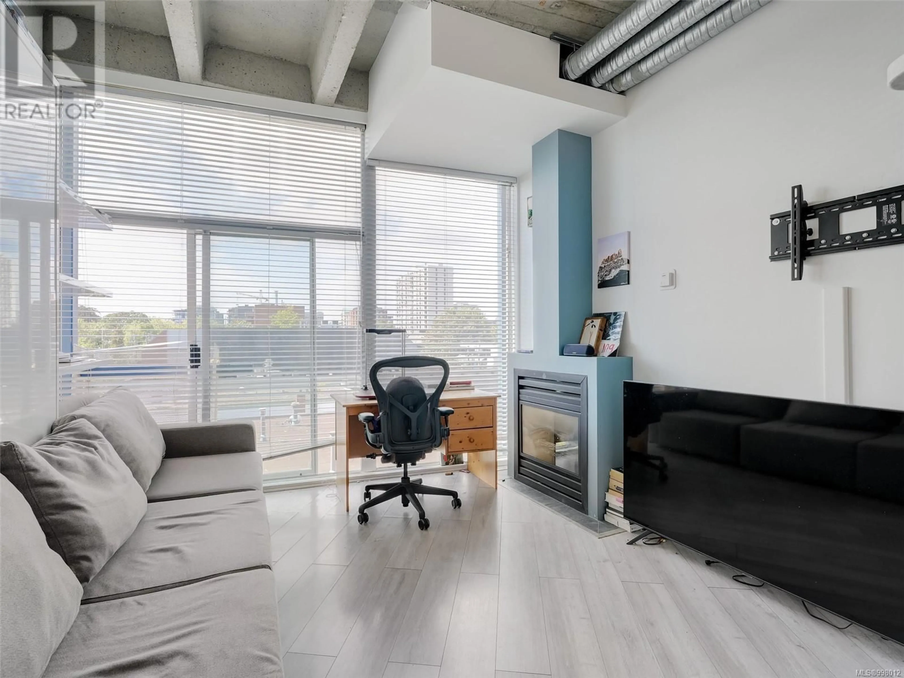 Living room with furniture, unknown for 417 - 1061 FORT STREET, Victoria British Columbia V8V5A1