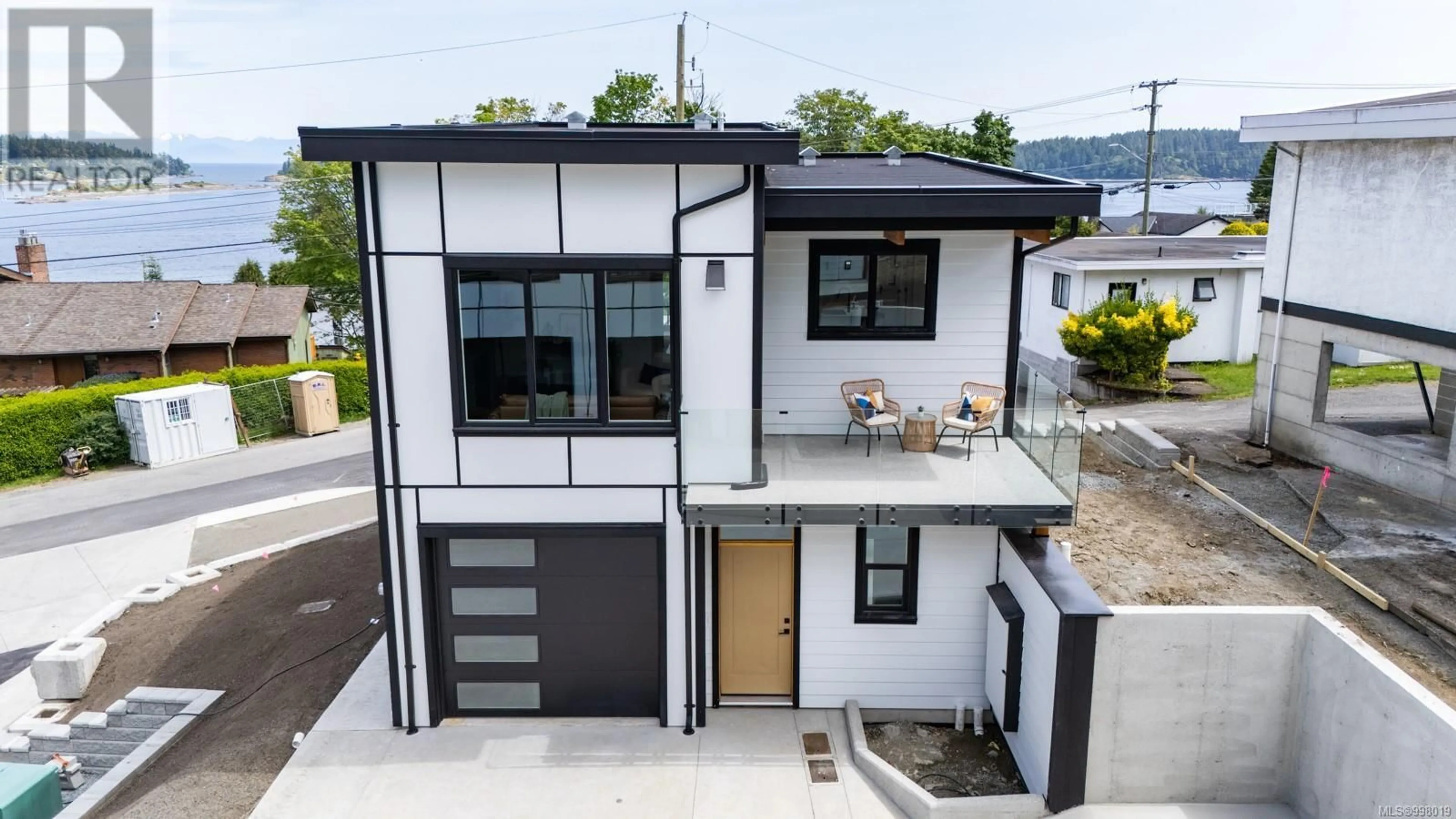 Home with vinyl exterior material, street for 2541 DOCTORS ROAD, Nanaimo British Columbia V9S3V4