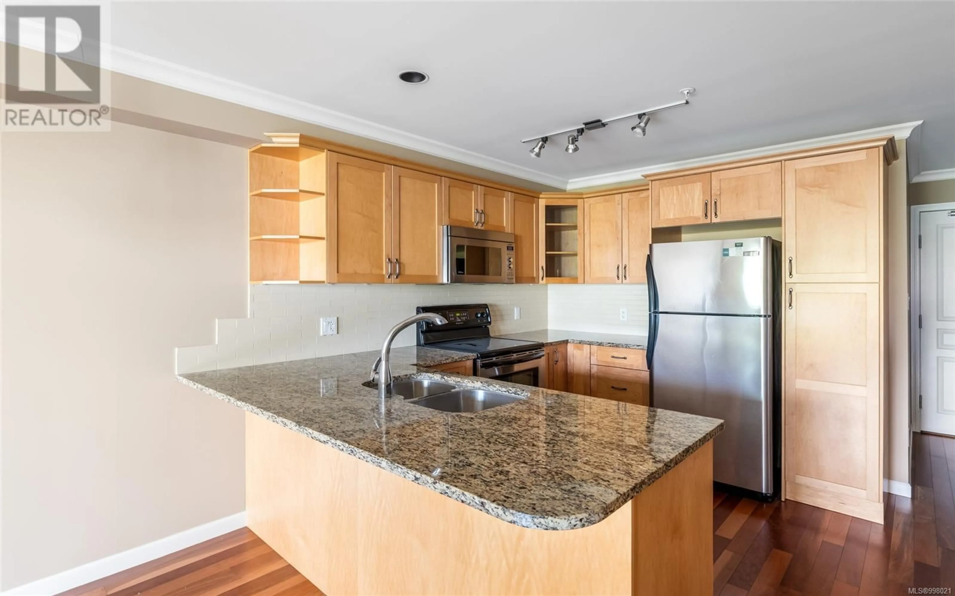 Standard kitchen, wood/laminate floor for 304 - 1514 CHURCH AVENUE, Saanich British Columbia V8P0A3