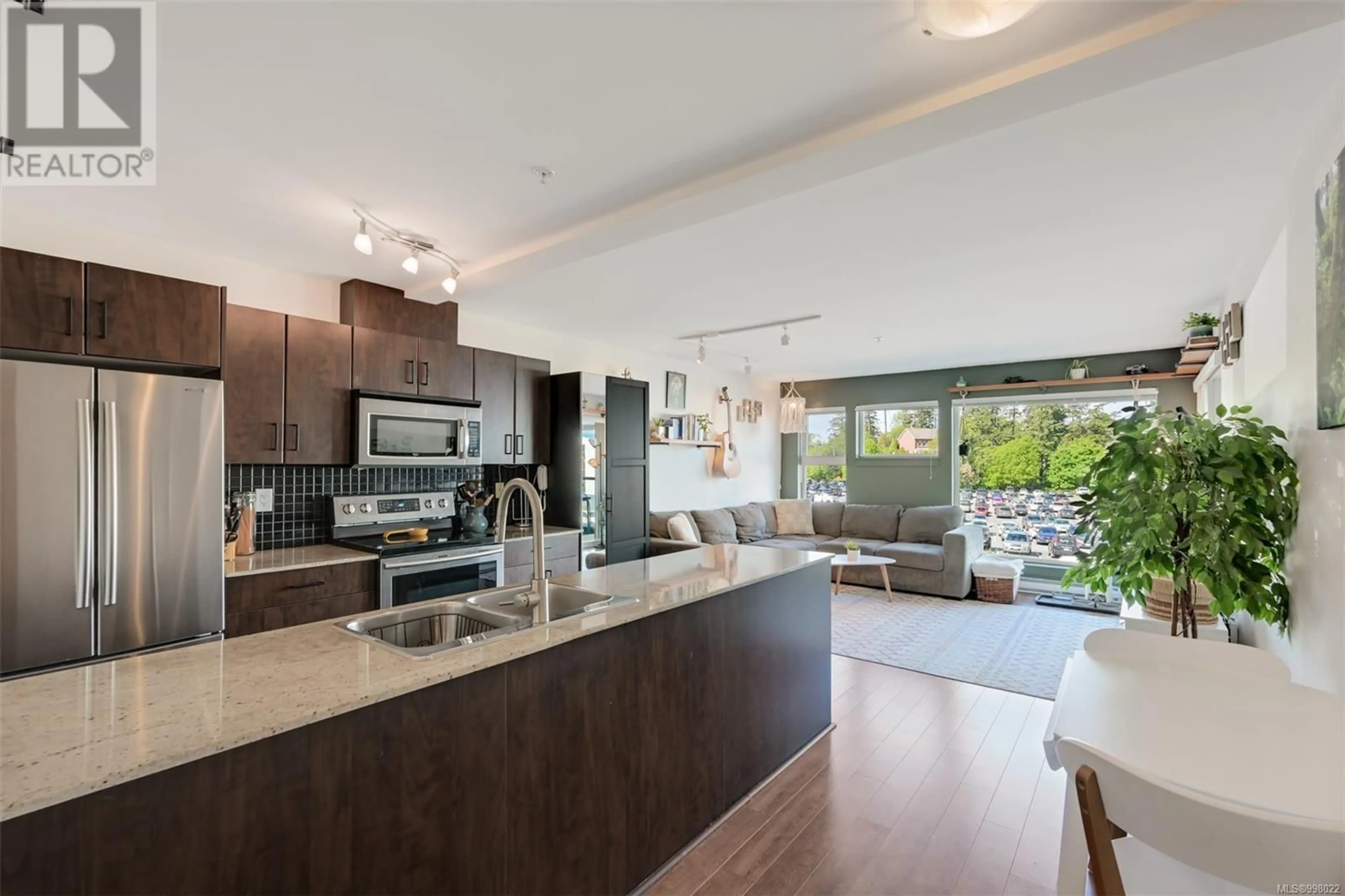Open concept kitchen, ceramic/tile floor for 213 - 1405 ESQUIMALT ROAD, Esquimalt British Columbia V9A0A4