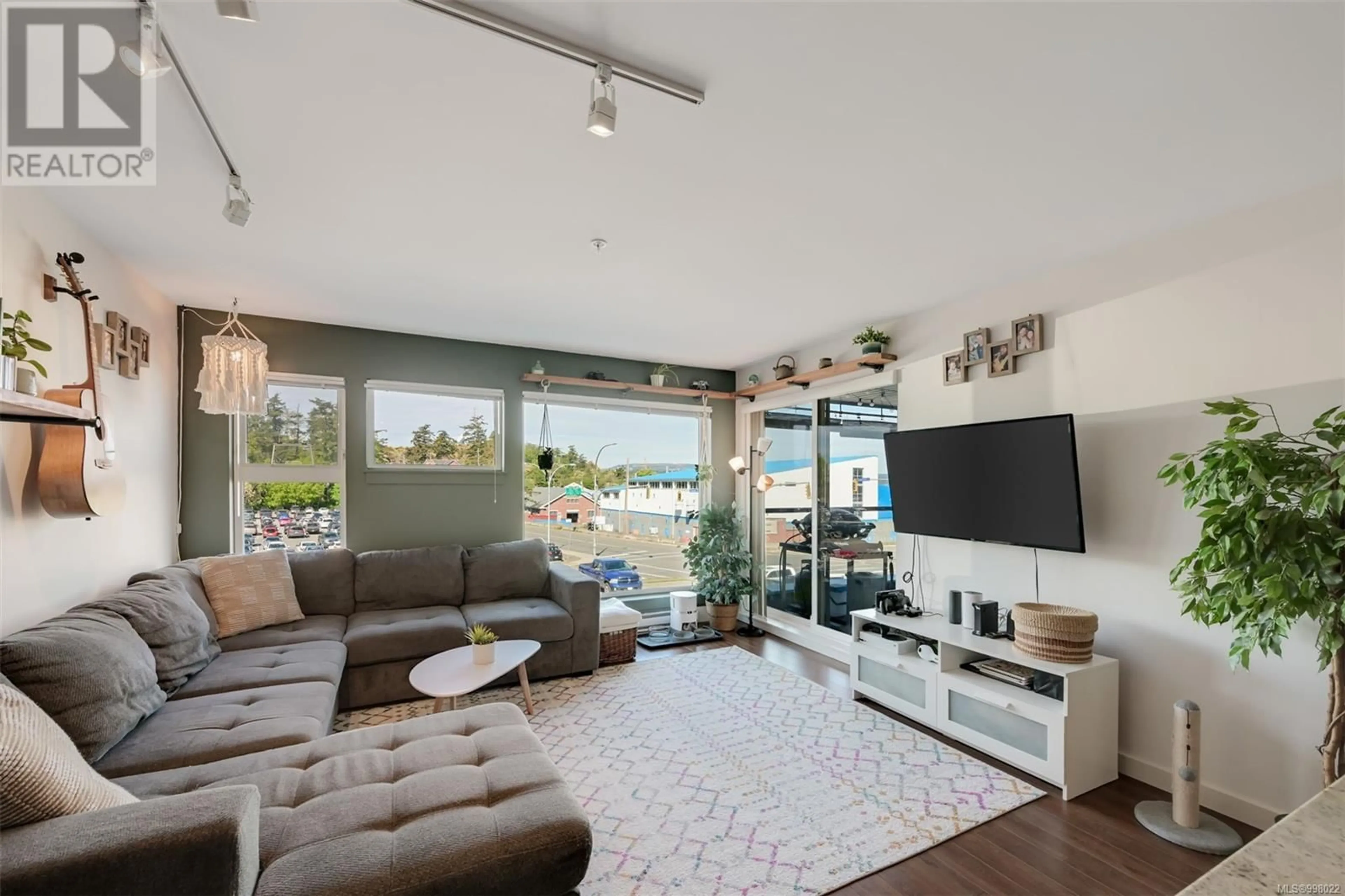 Living room with furniture, unknown for 213 - 1405 ESQUIMALT ROAD, Esquimalt British Columbia V9A0A4
