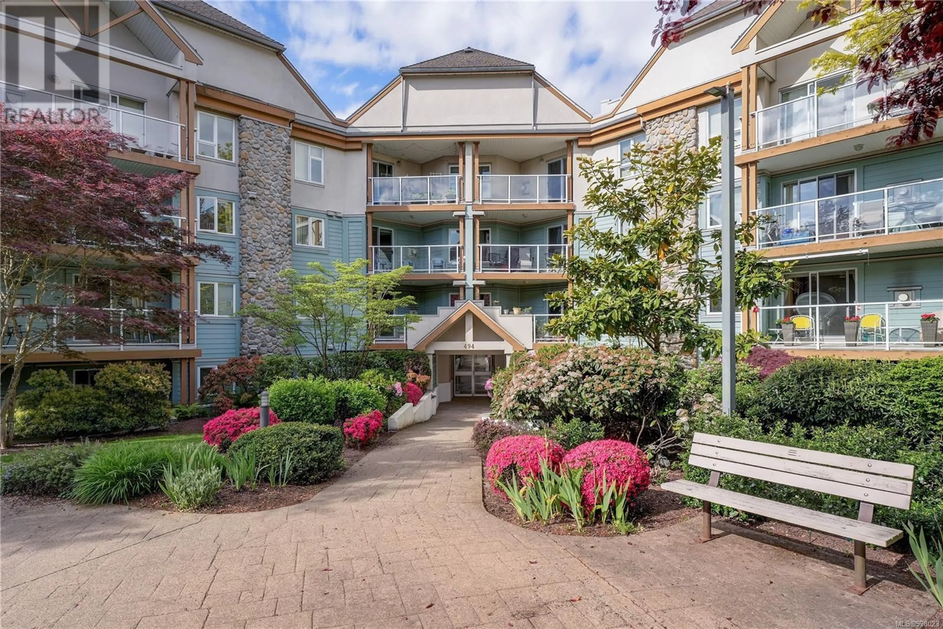 Patio, unknown for 406 - 494 MARSETT PLACE, Saanich British Columbia V8Z7J1