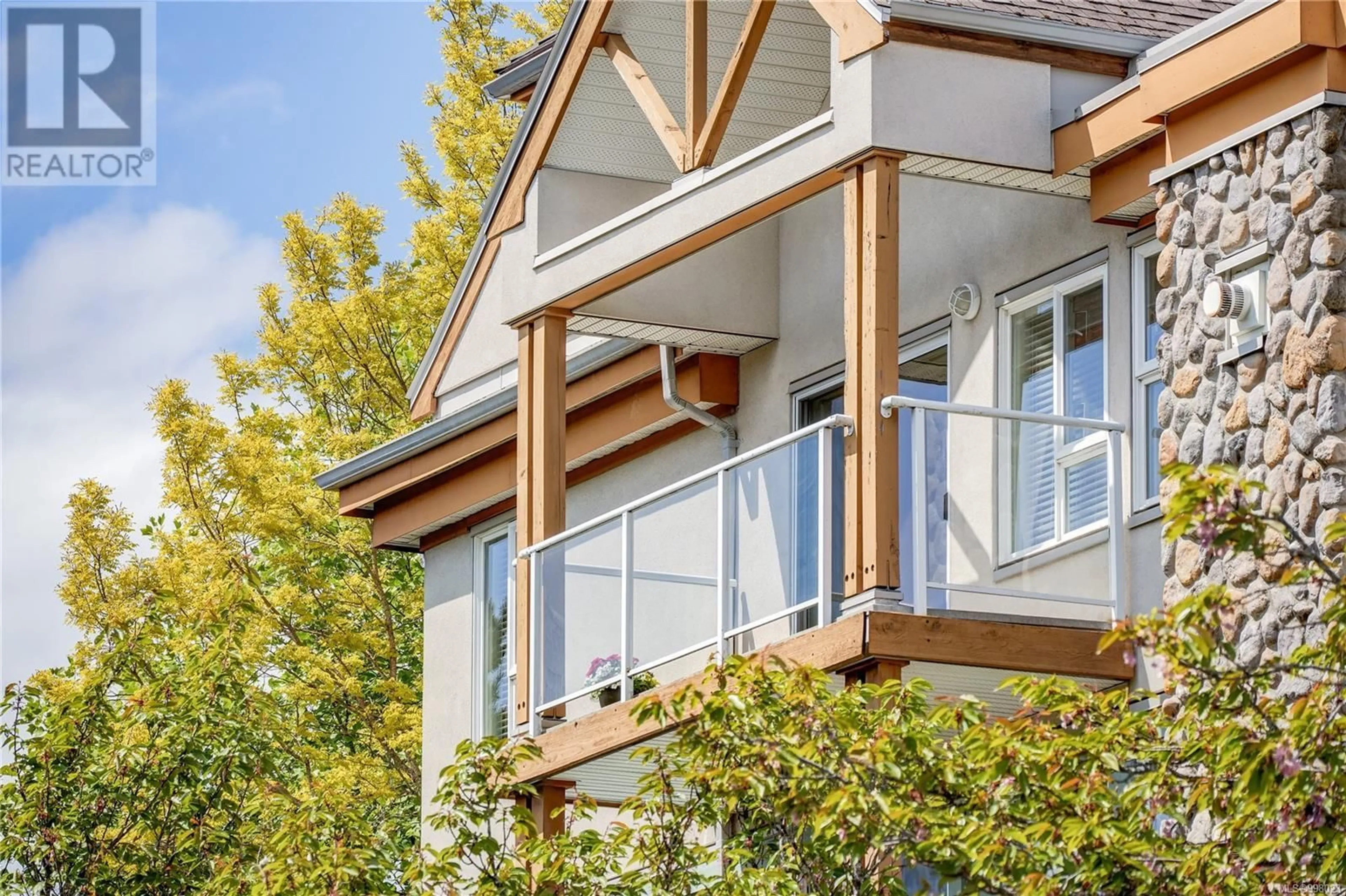 Home with vinyl exterior material, unknown for 406 - 494 MARSETT PLACE, Saanich British Columbia V8Z7J1